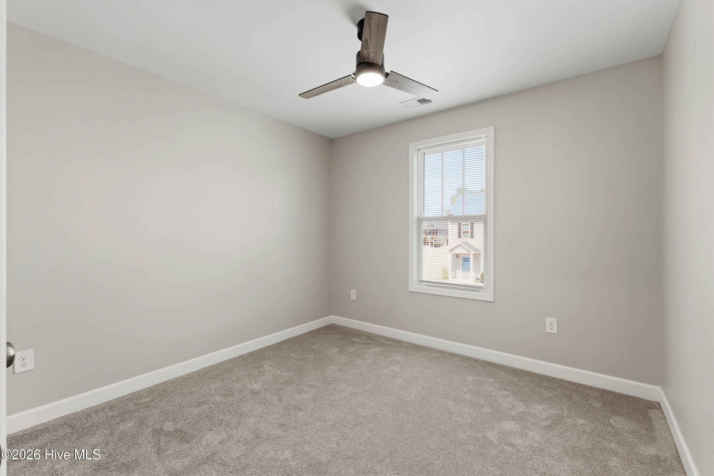 100558693 | Photo 24