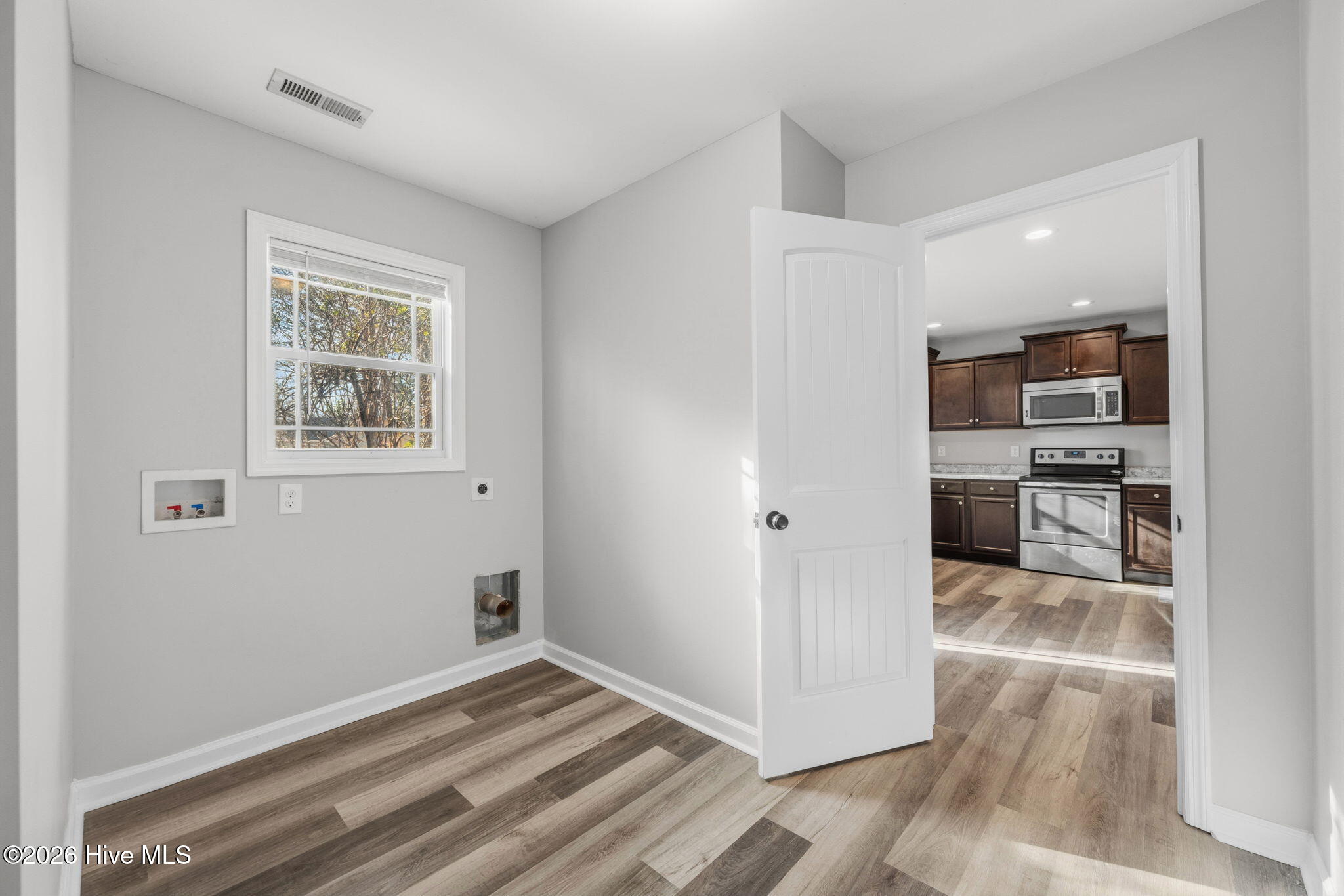 100558814 | Photo 32