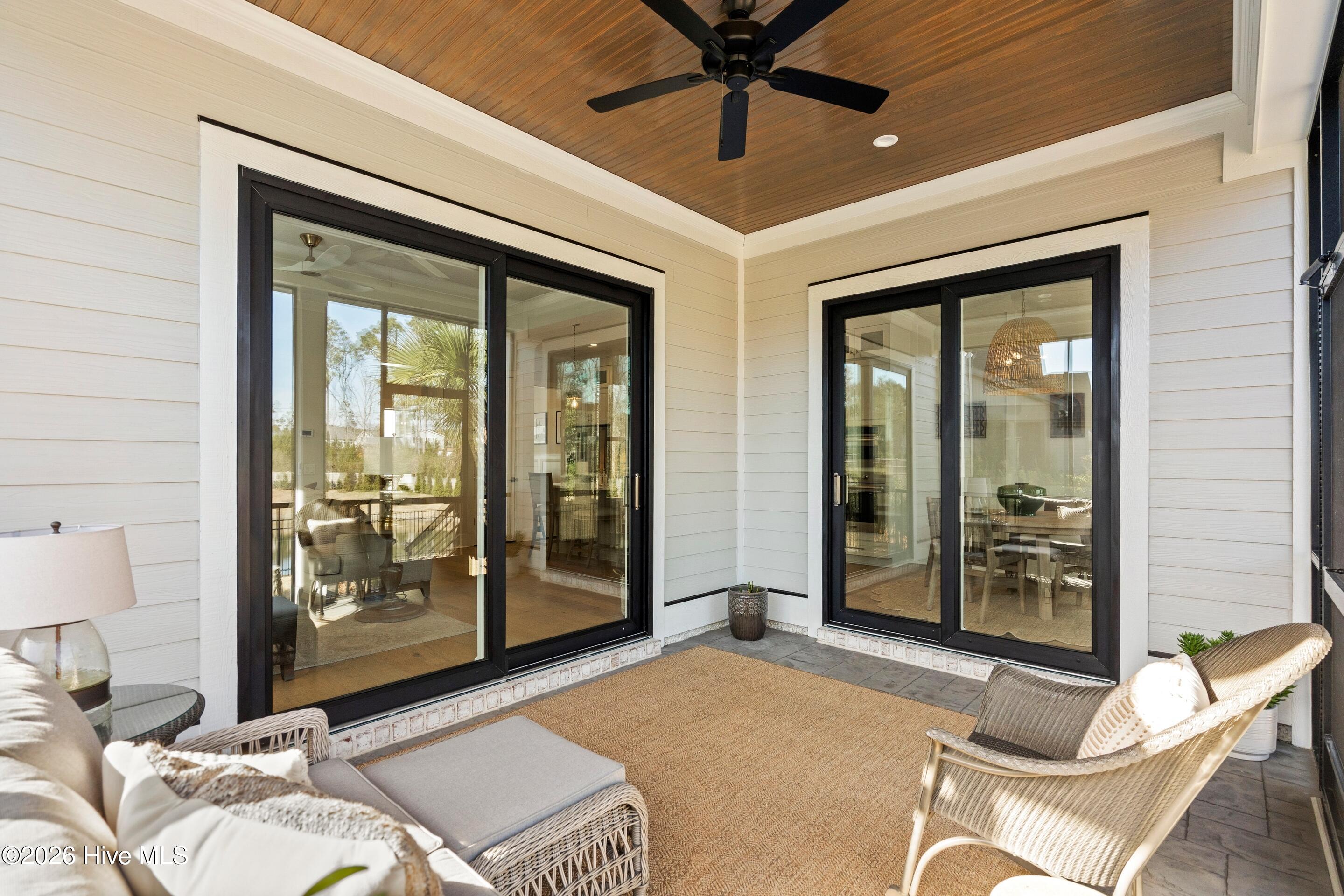 100546830 | Photo 67