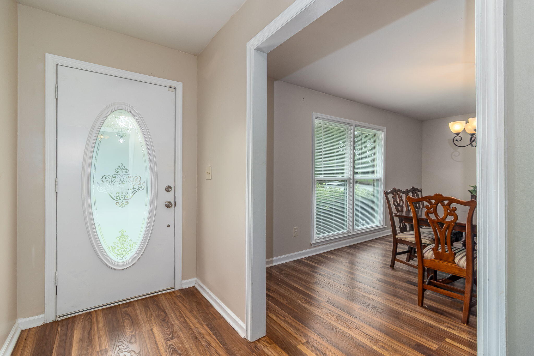 6-web-or-mls-105 DRESDEN DR A©--13