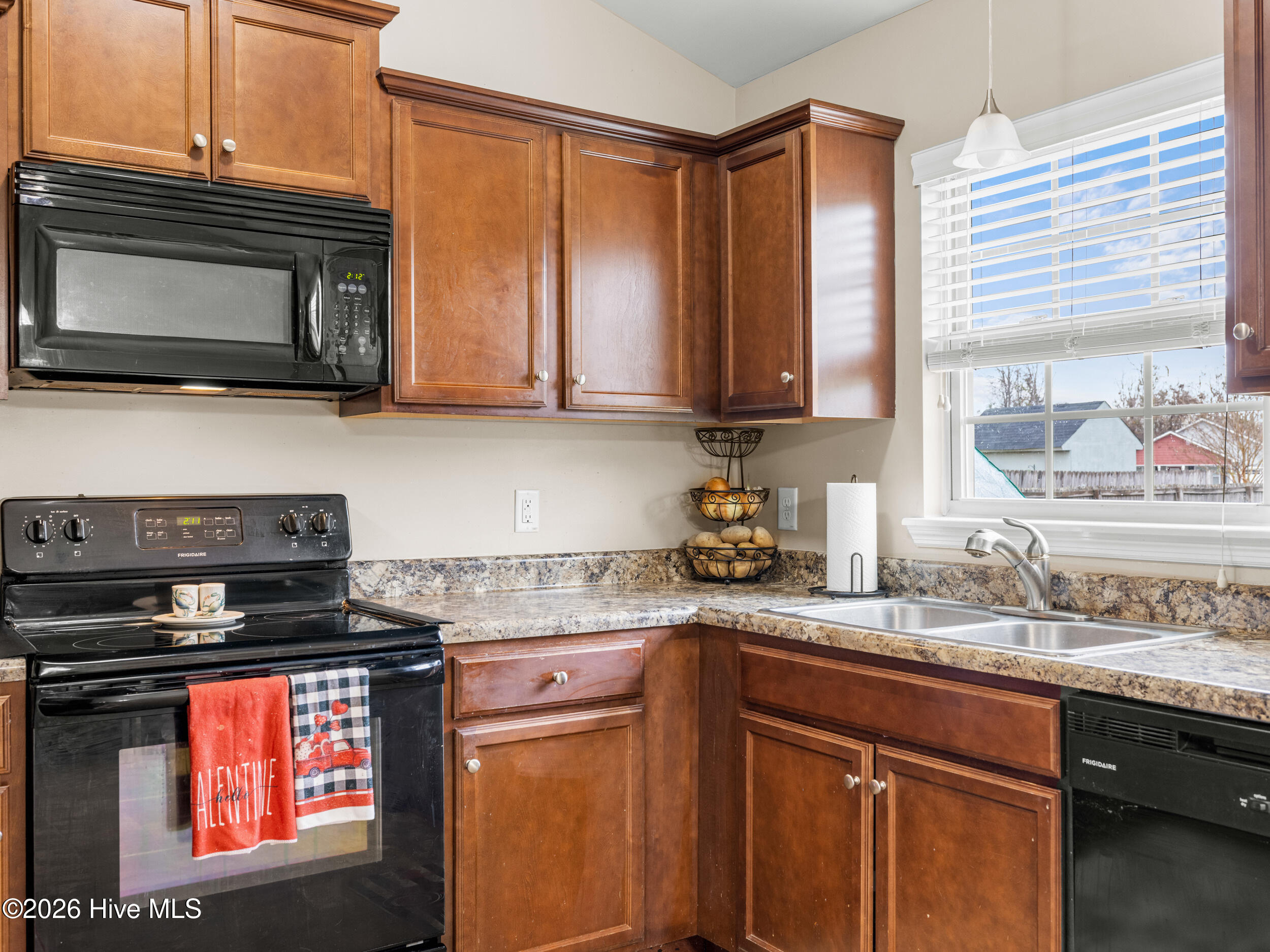 100552260 | Photo 11