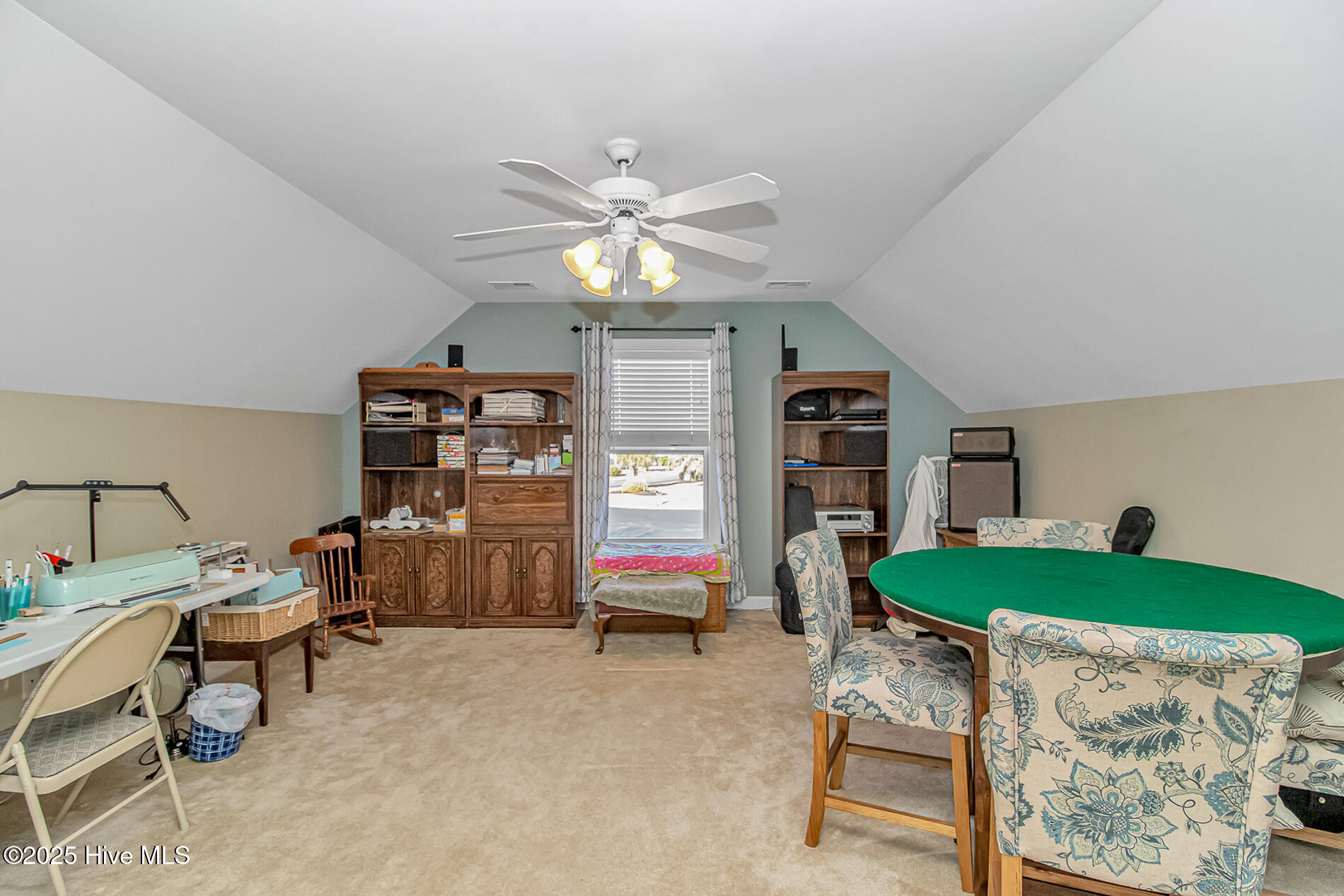 100545861 | Photo 23