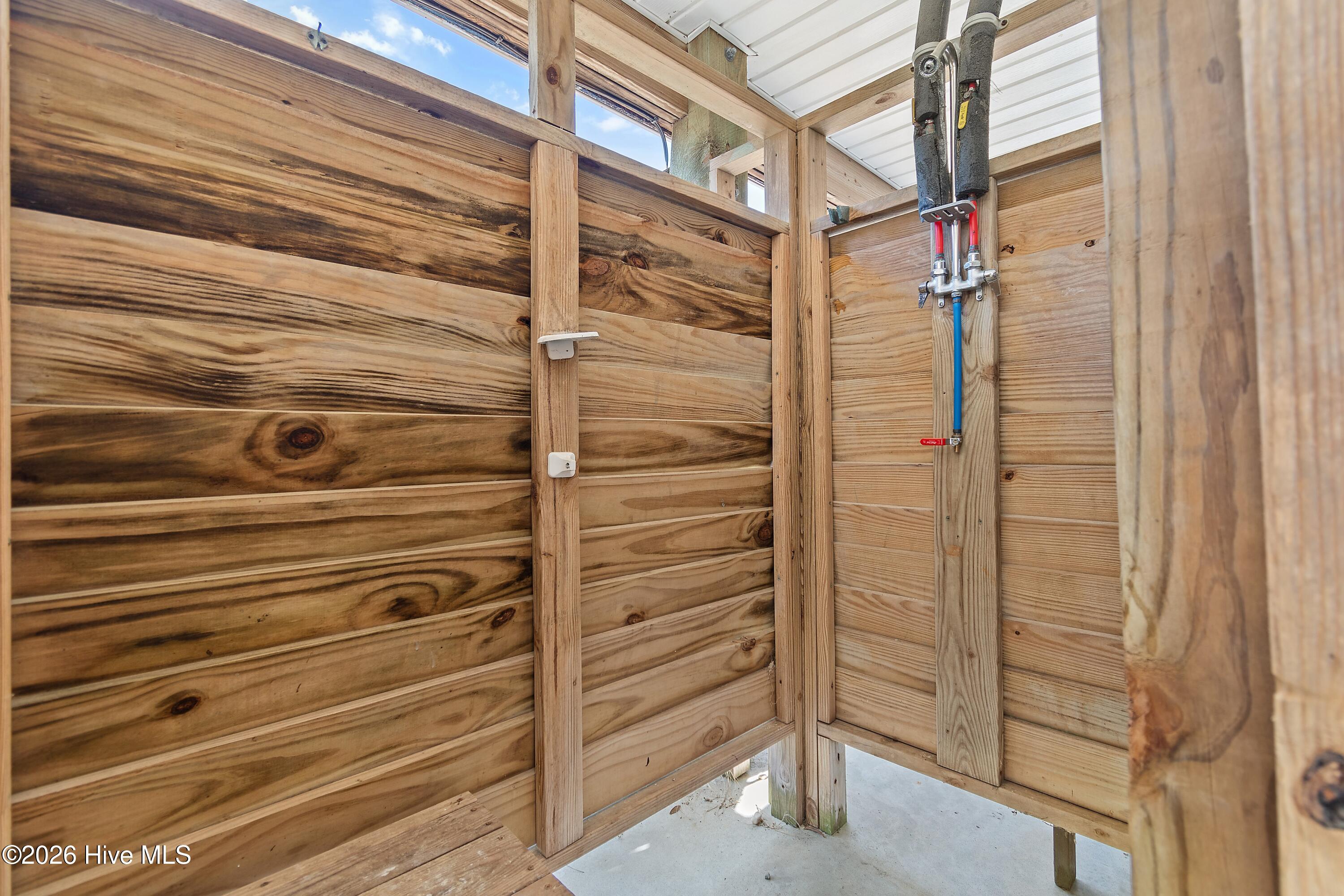 100569880 | Photo 28