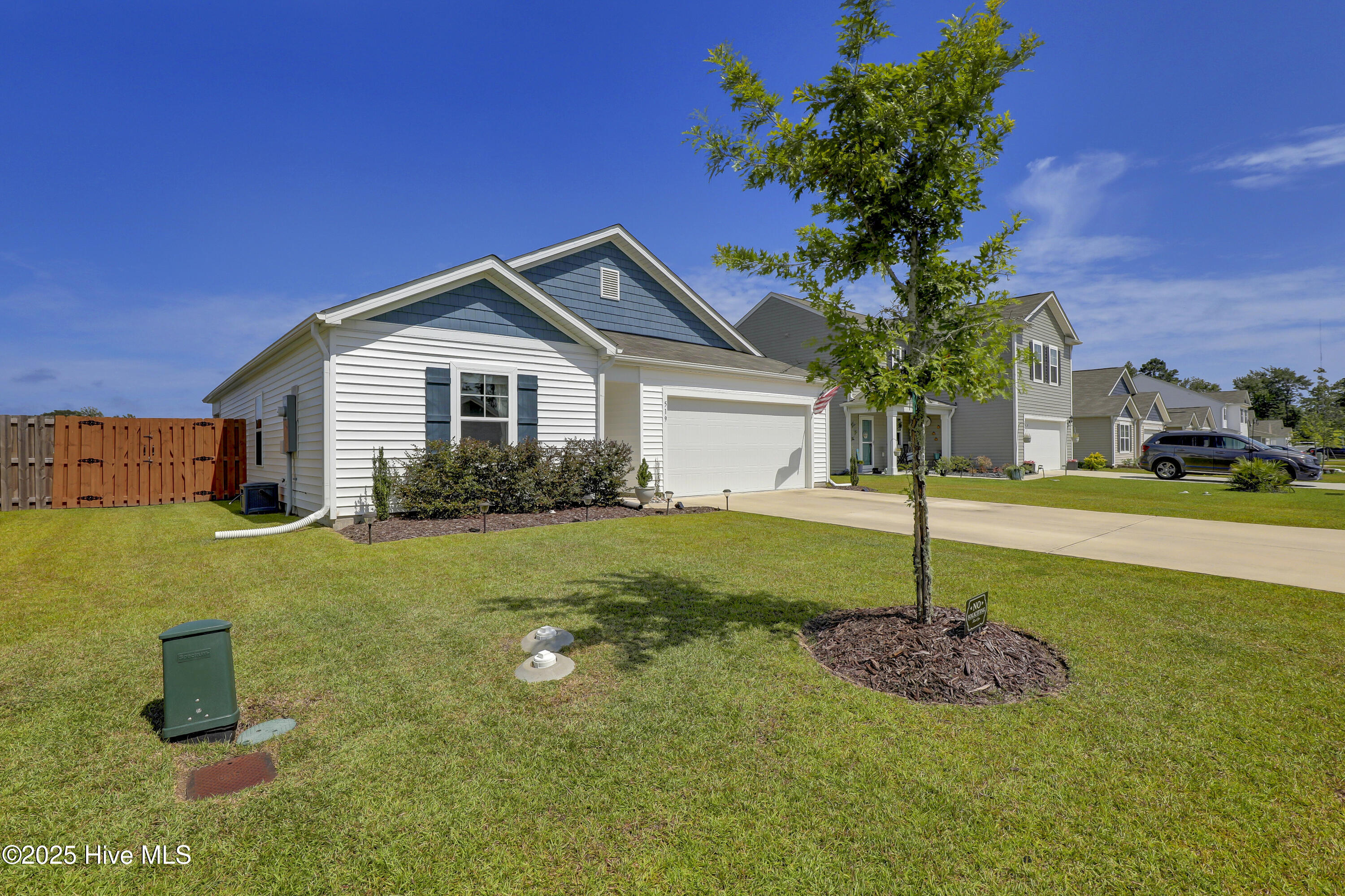 519 Birdsong Drive, Holly Ridge, NC 28445 – photo 4: 519 Birdsong Drive