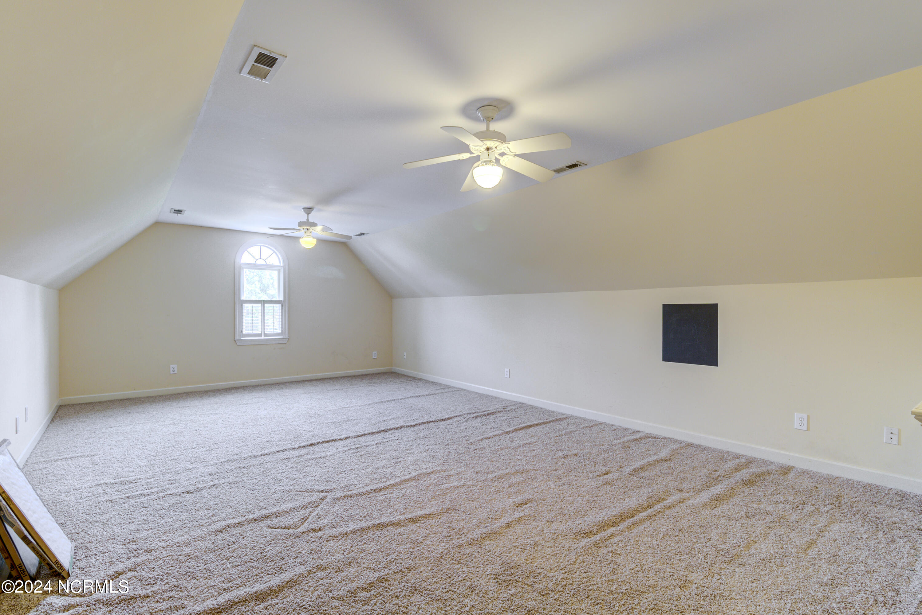 100560204 | Photo 23