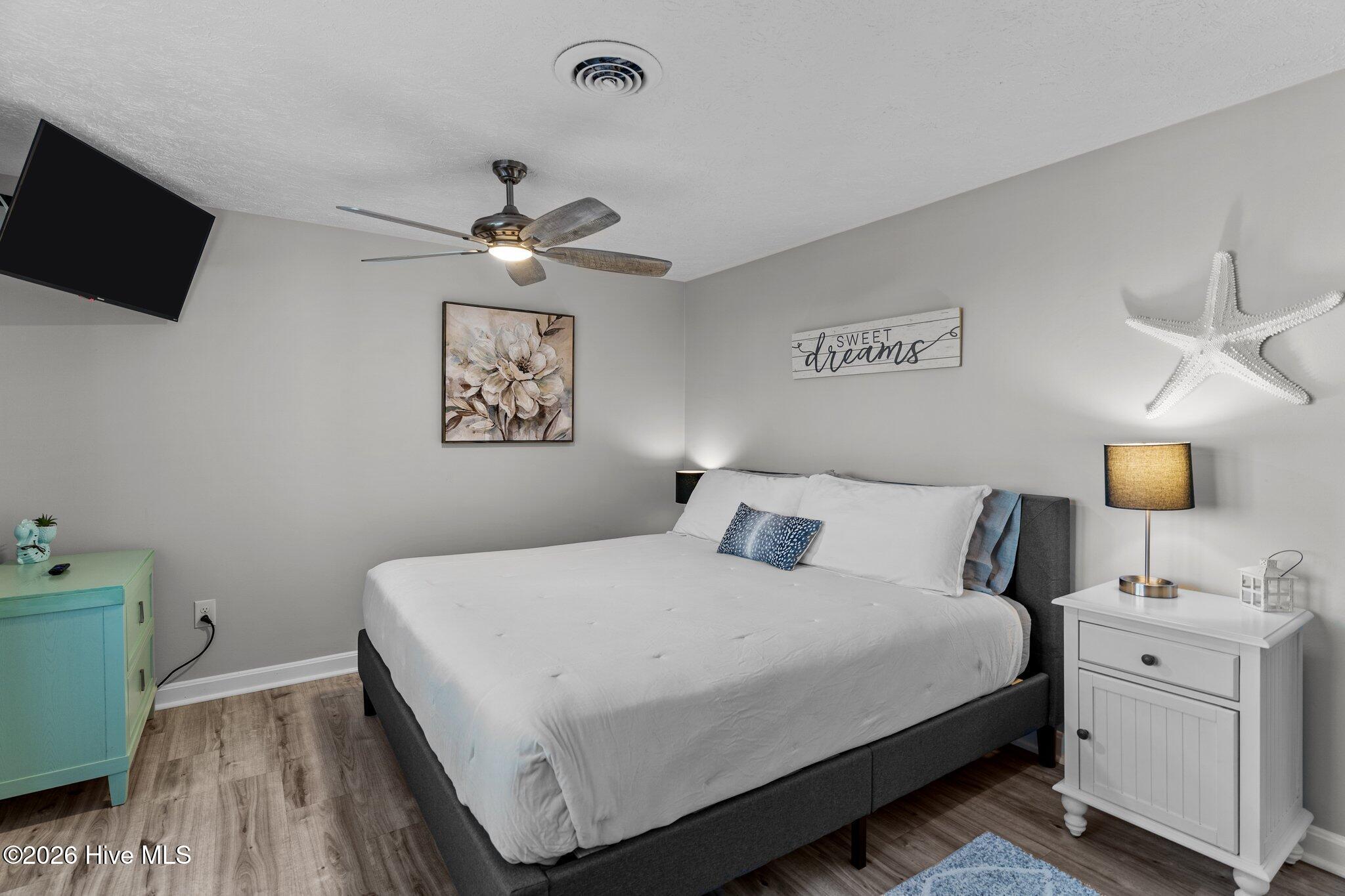 100562562 | Photo 11