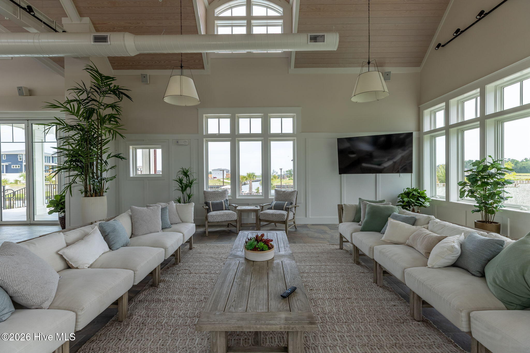 100558696 | Photo 26