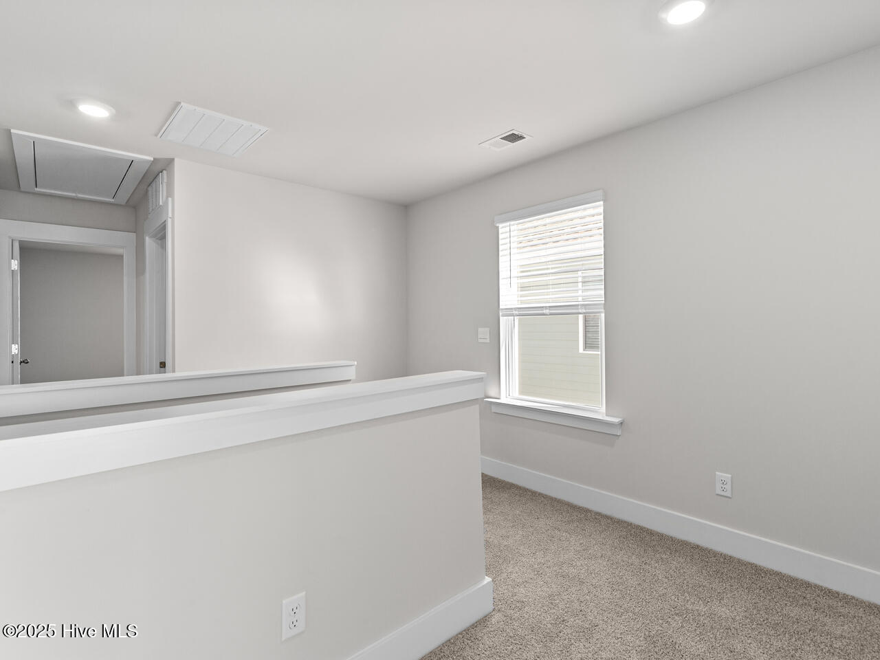 100537145 | Photo 23