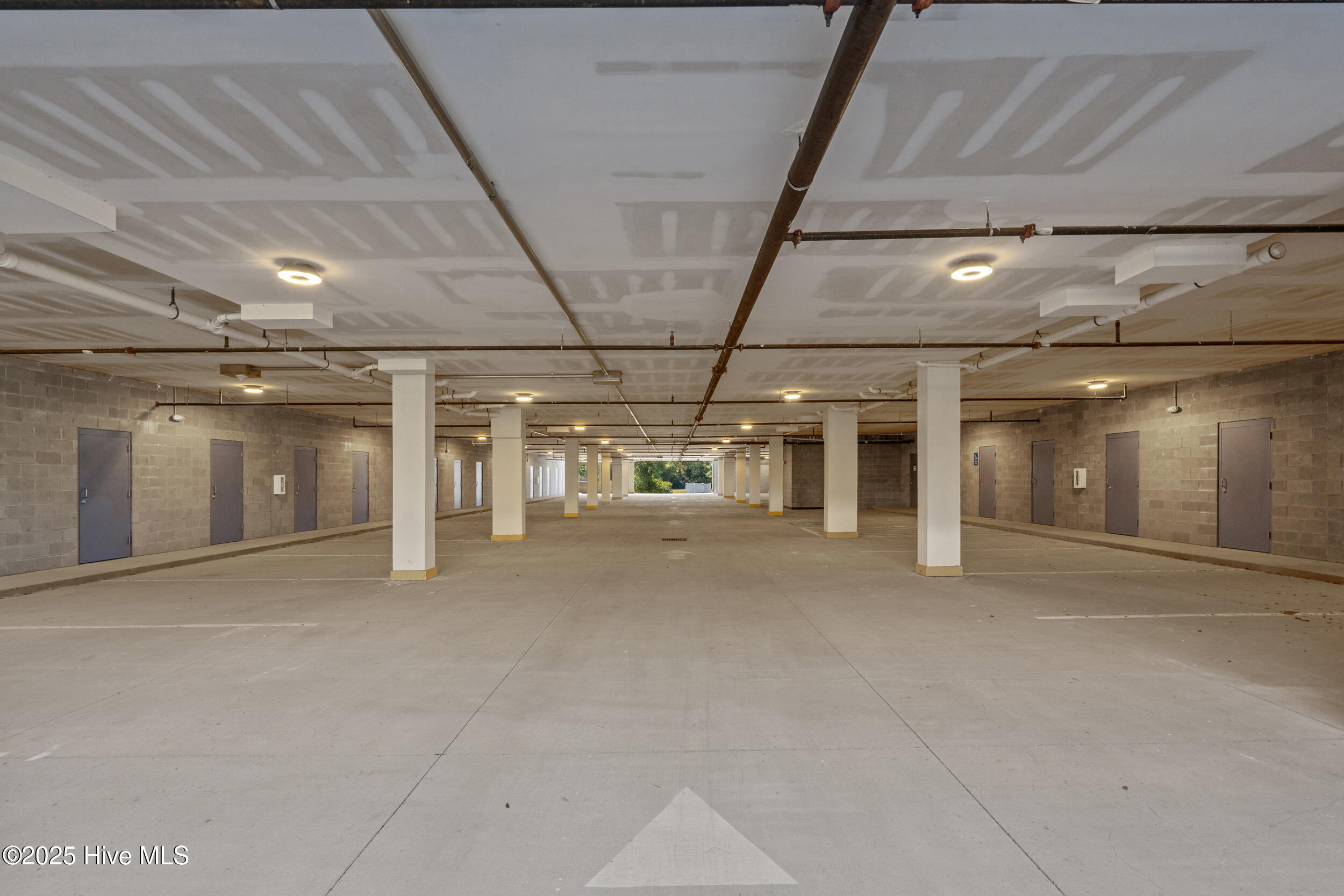 100539036 | Photo 53