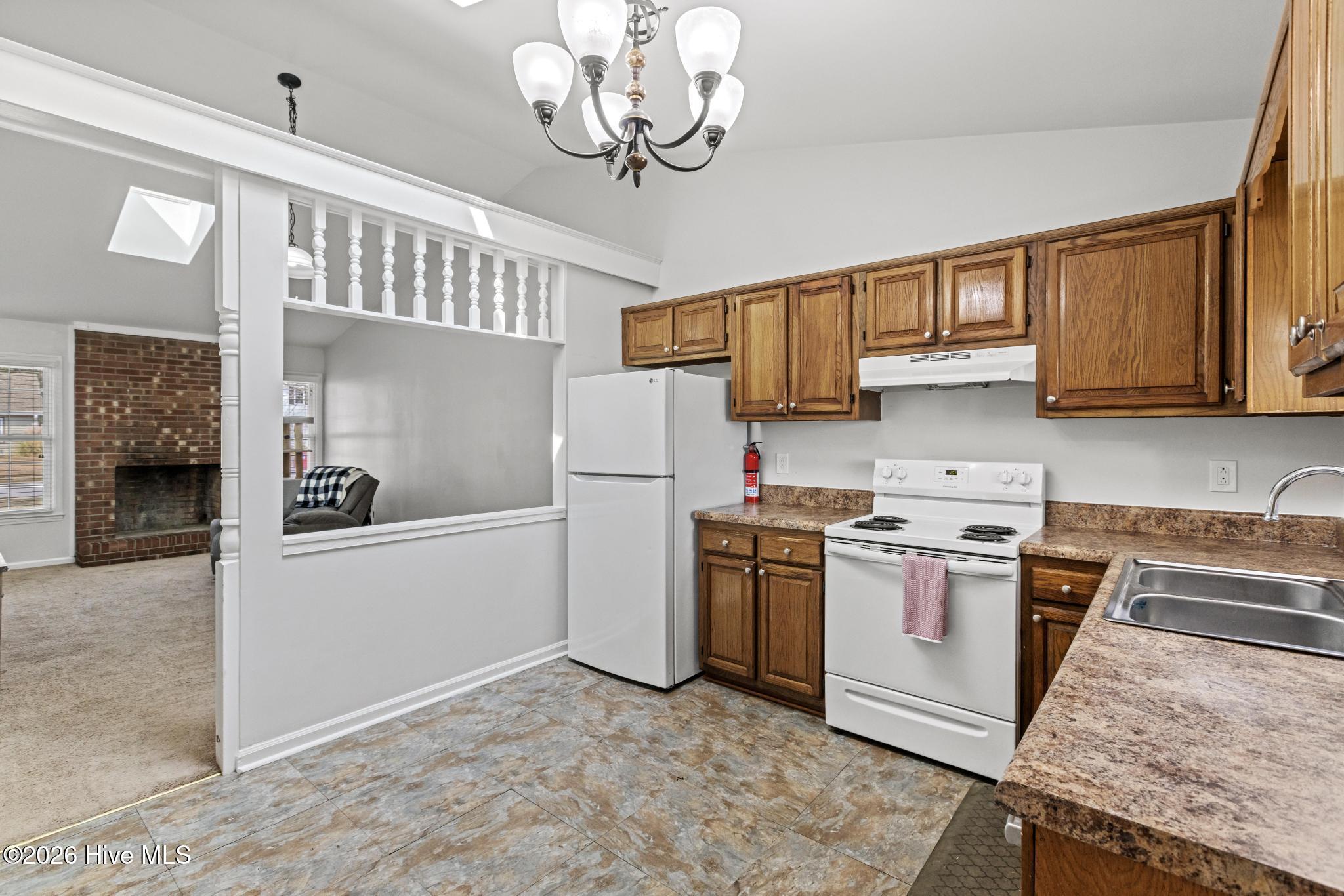 100558946 | Photo 15