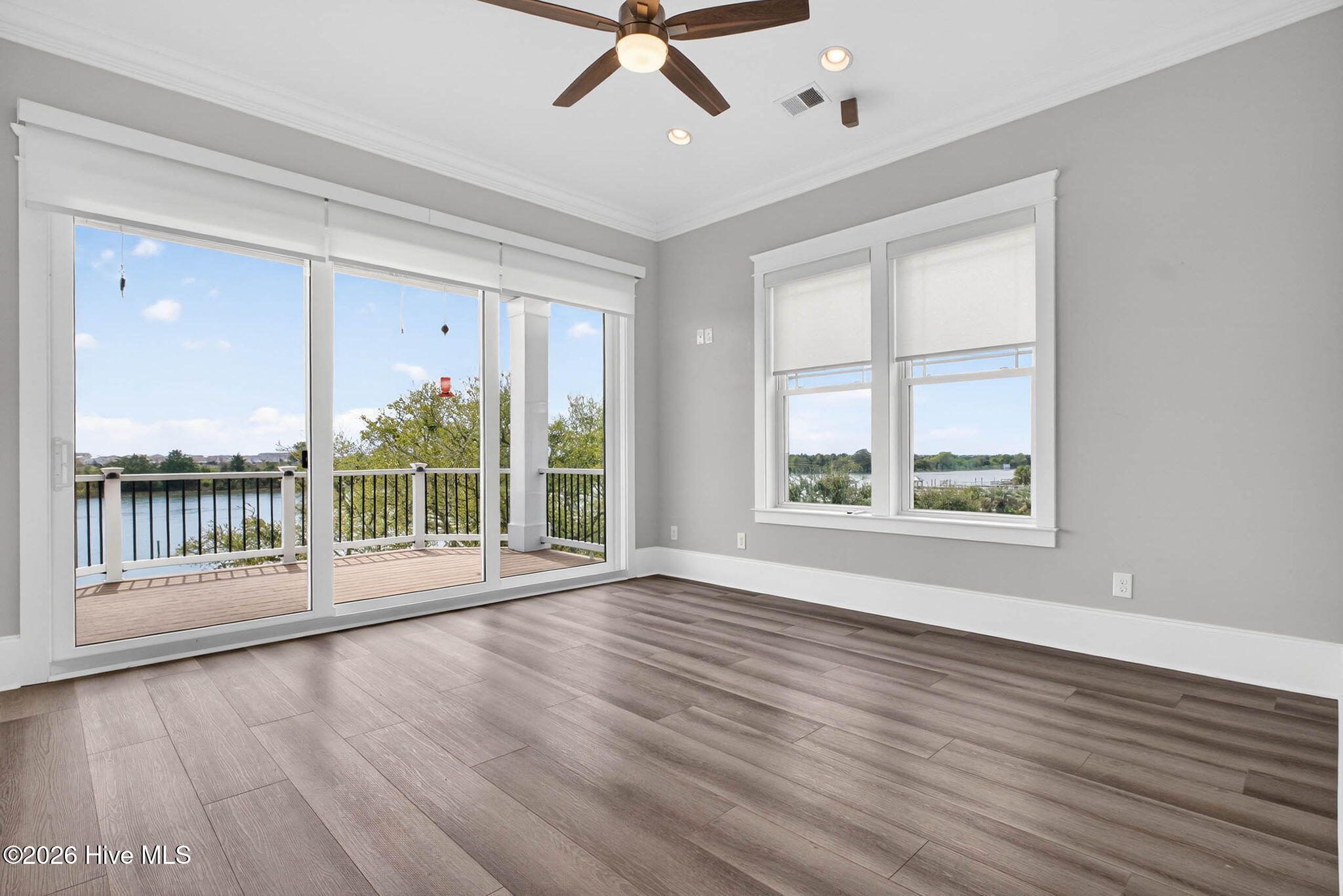 100563982 | Photo 27