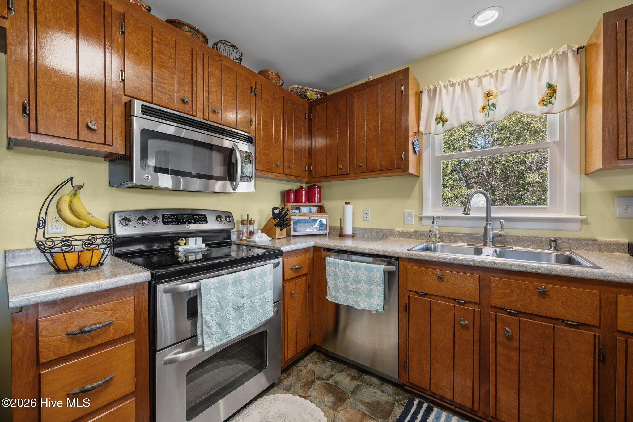 100561792 | Photo 10