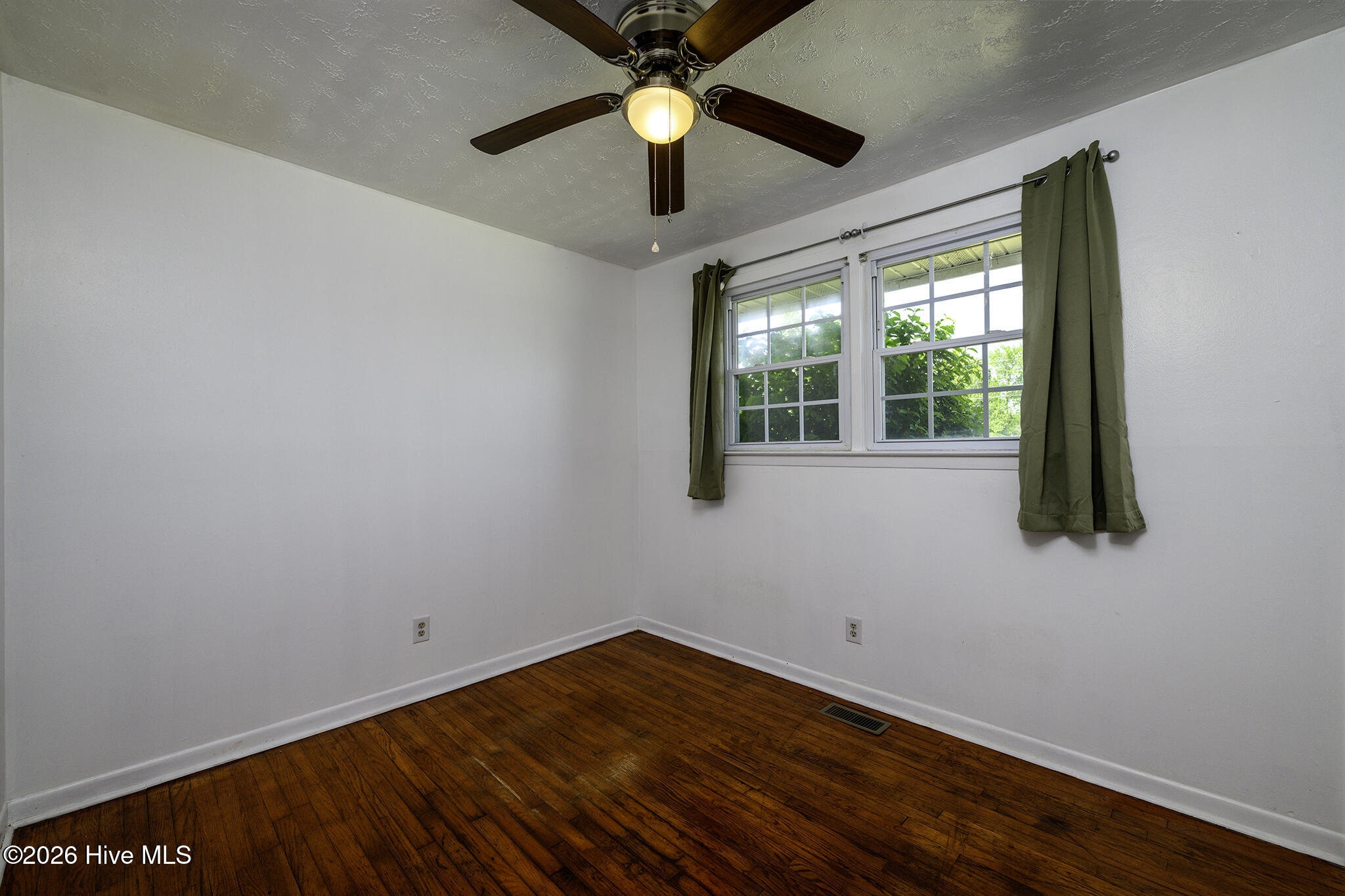 100567518 | Photo 16