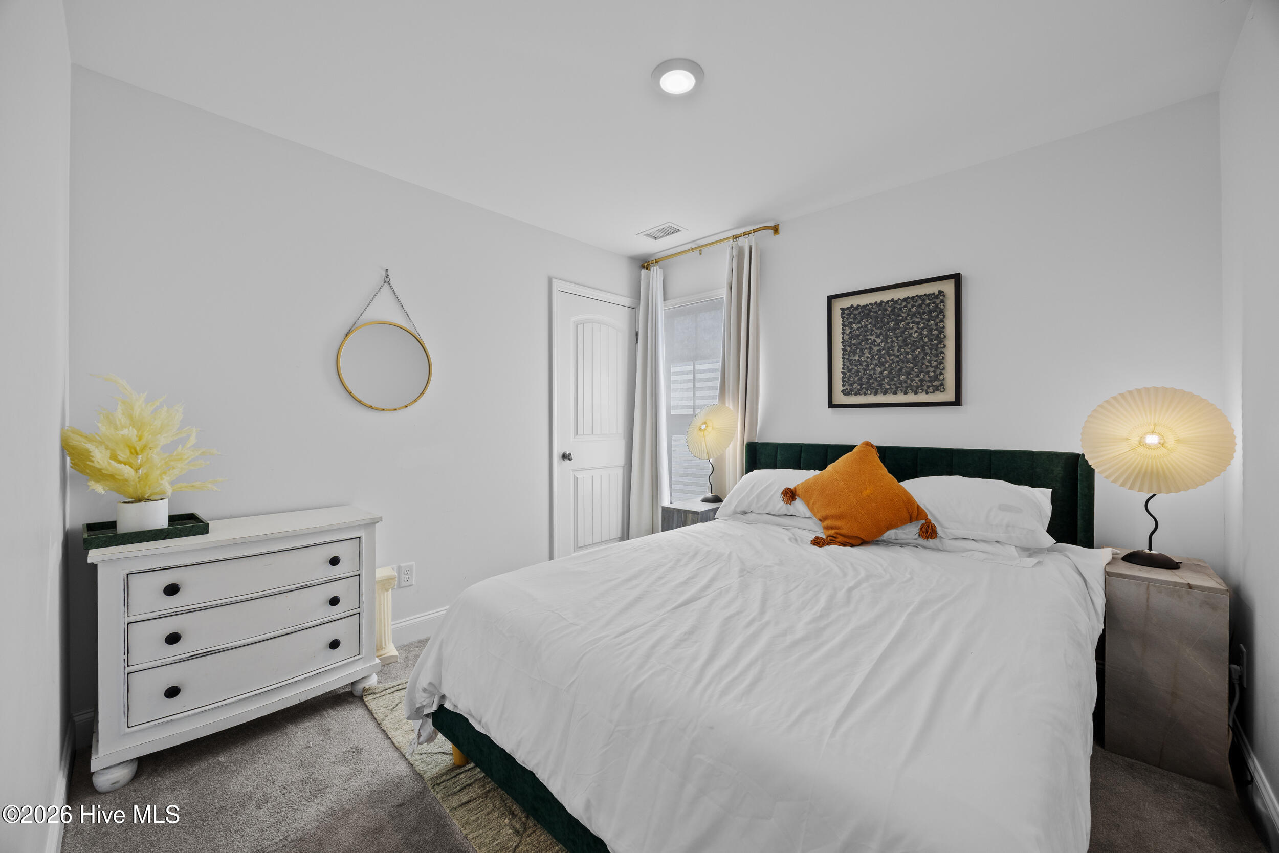 100563467 | Photo 24