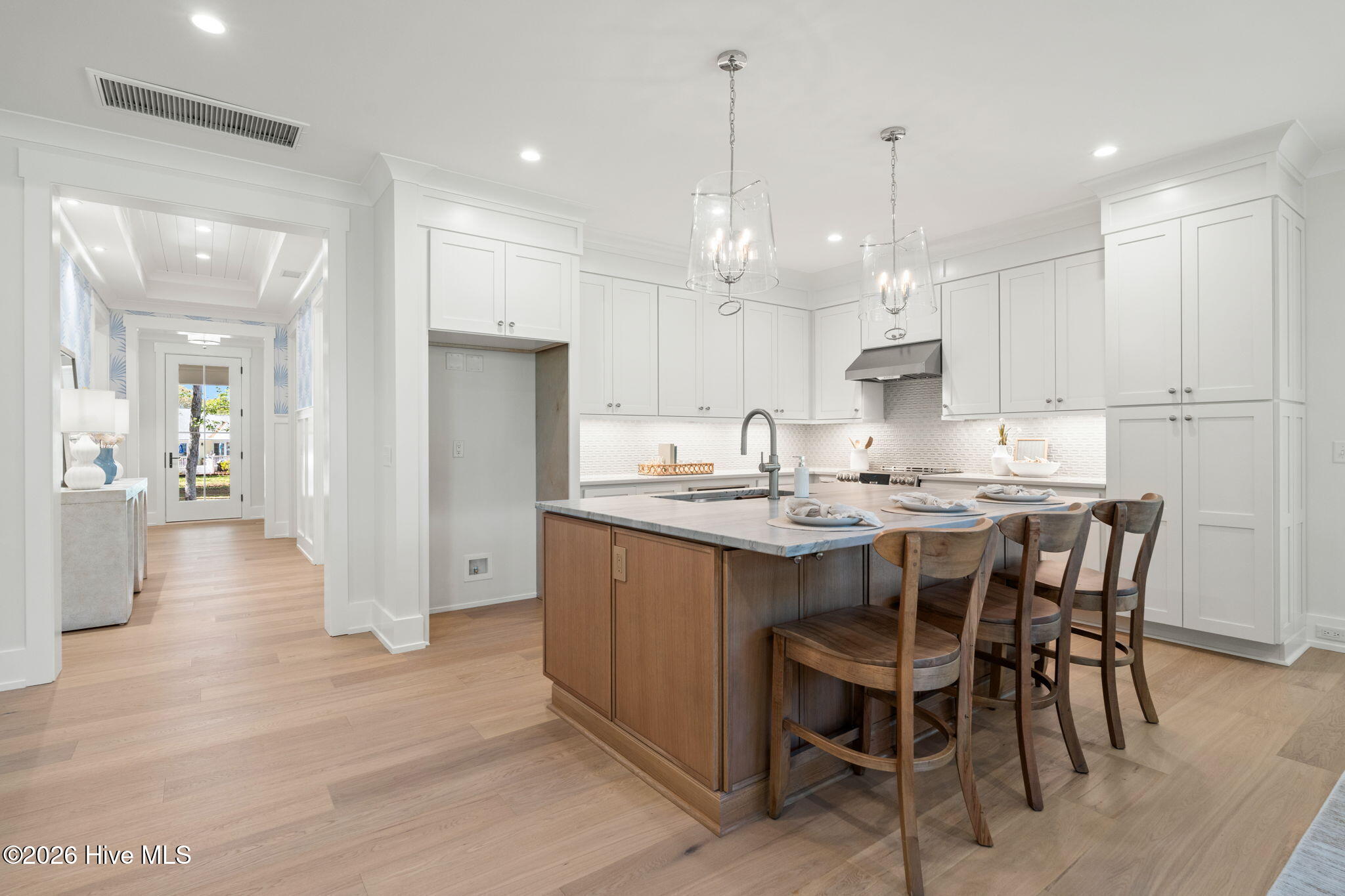 100568916 | Photo 25