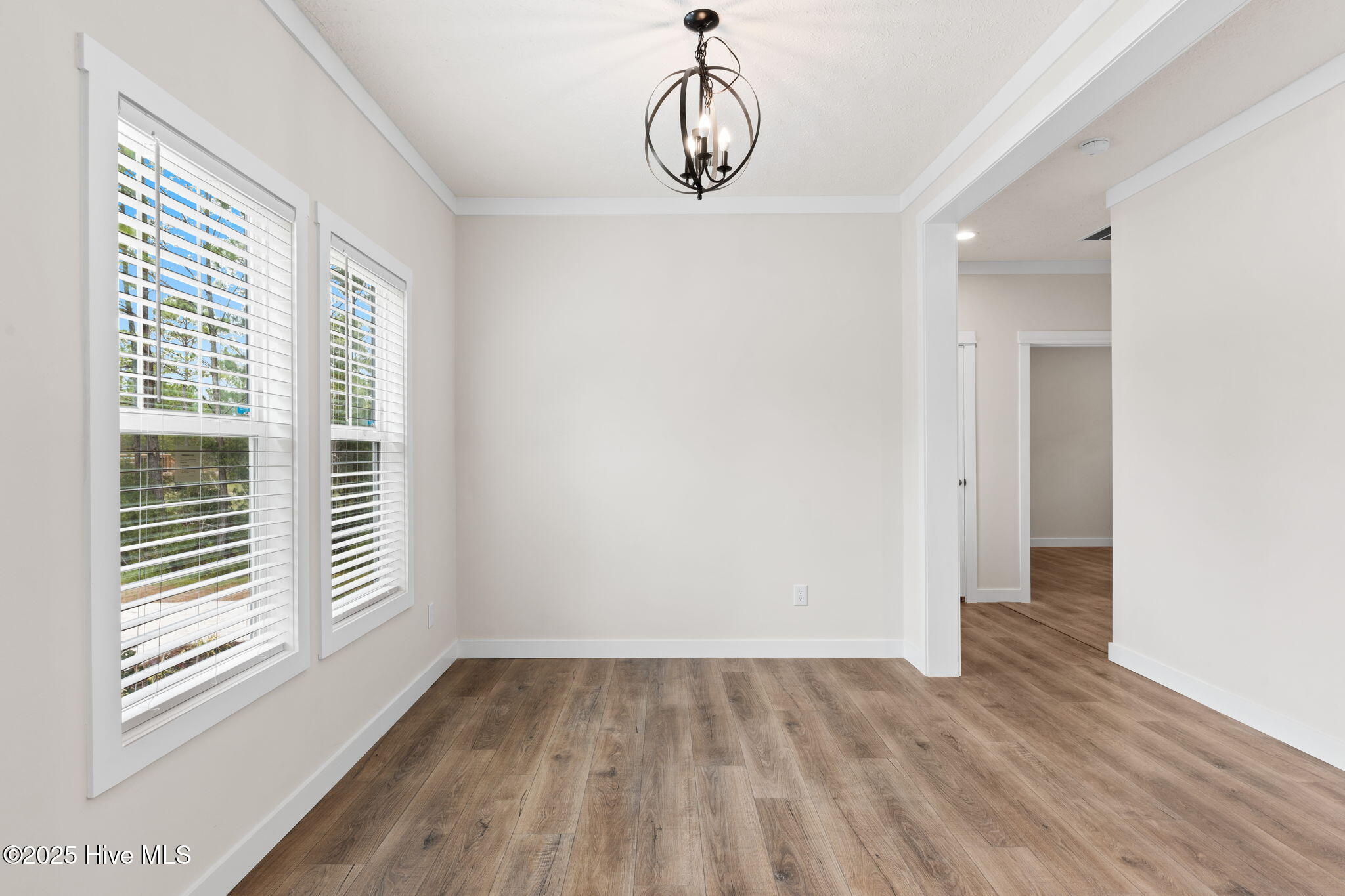 100558288 | Photo 14