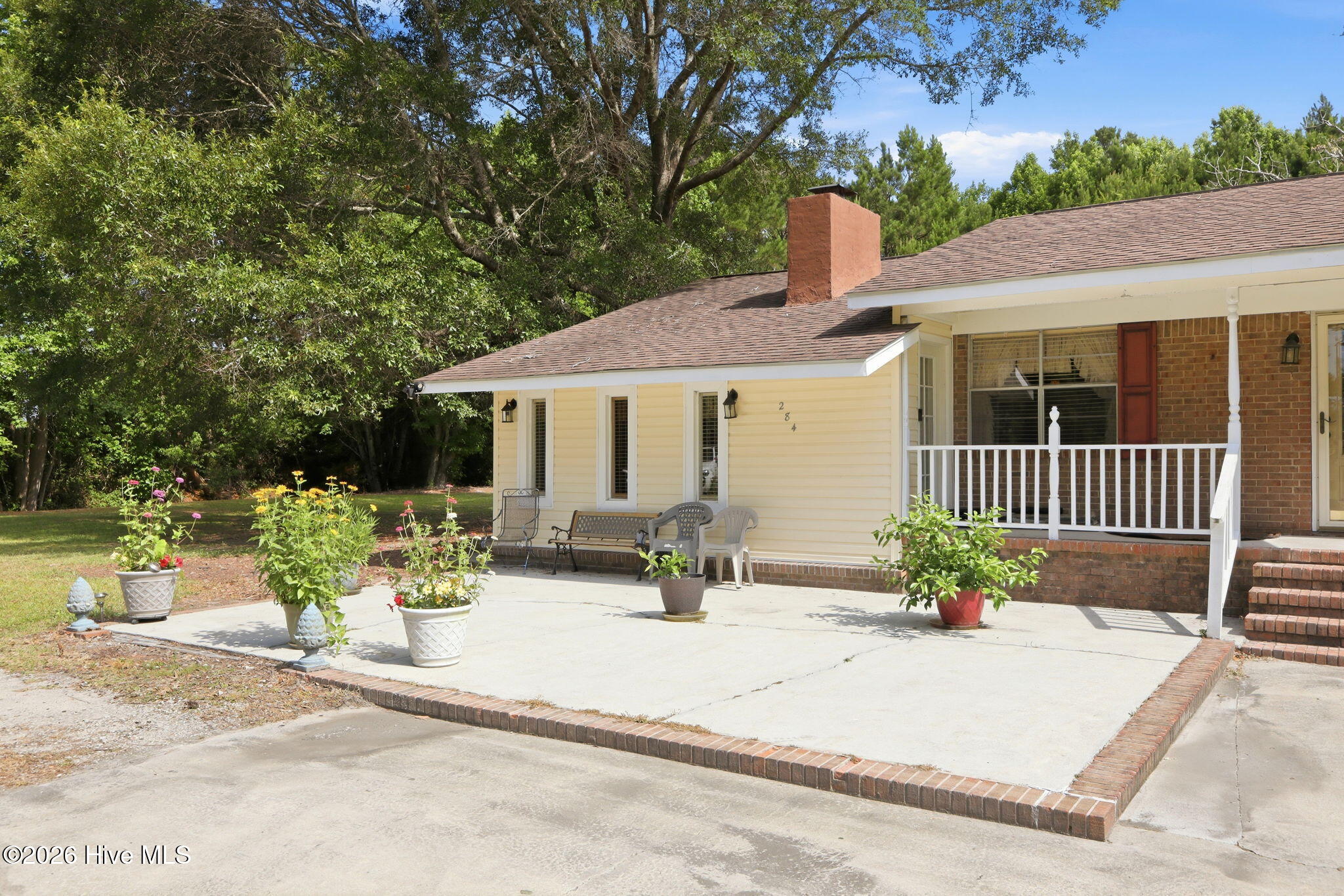 284 Laurel 