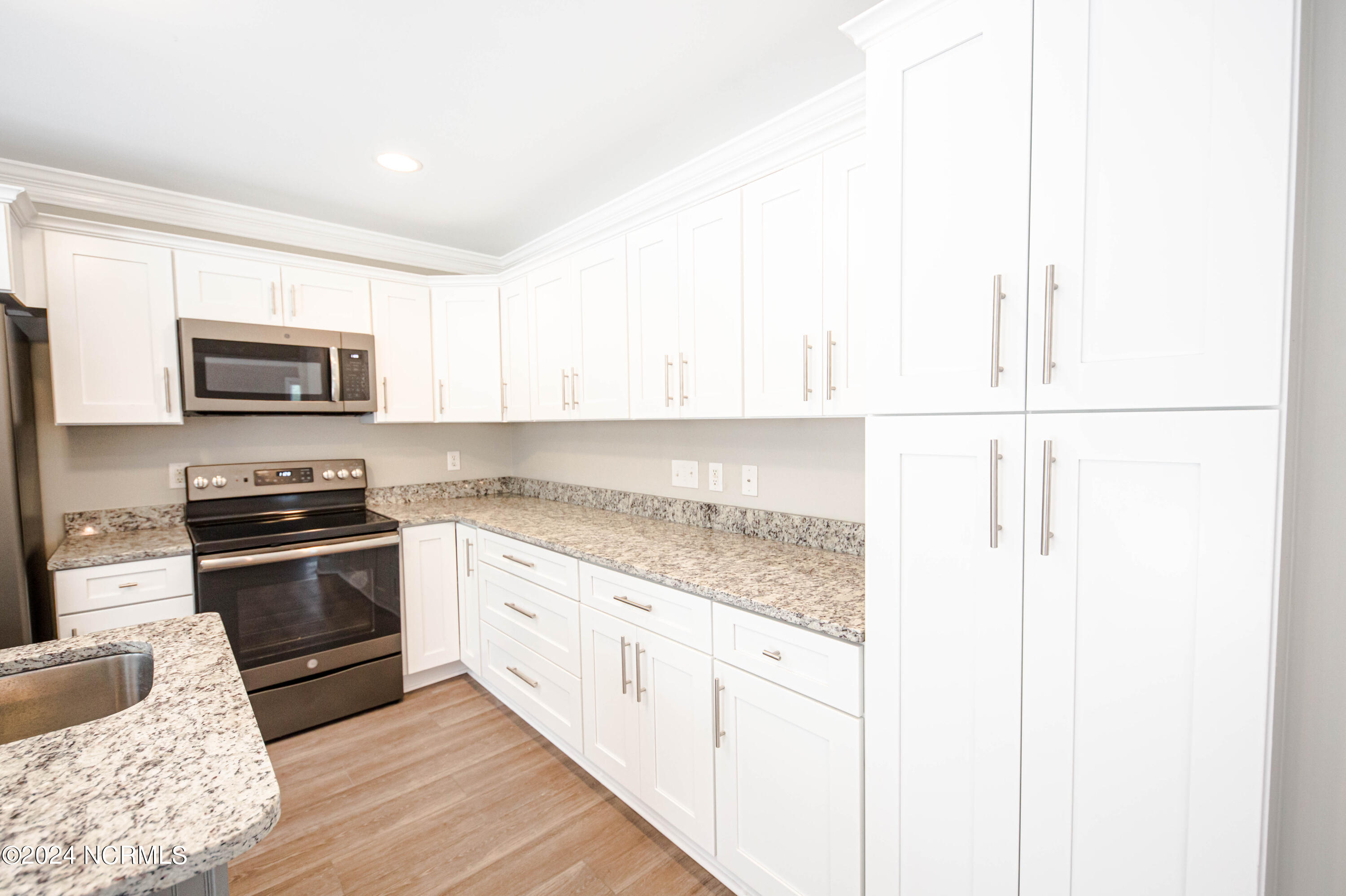 100566053 | Photo 21