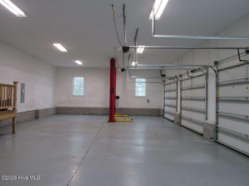 100563656 | Photo 41