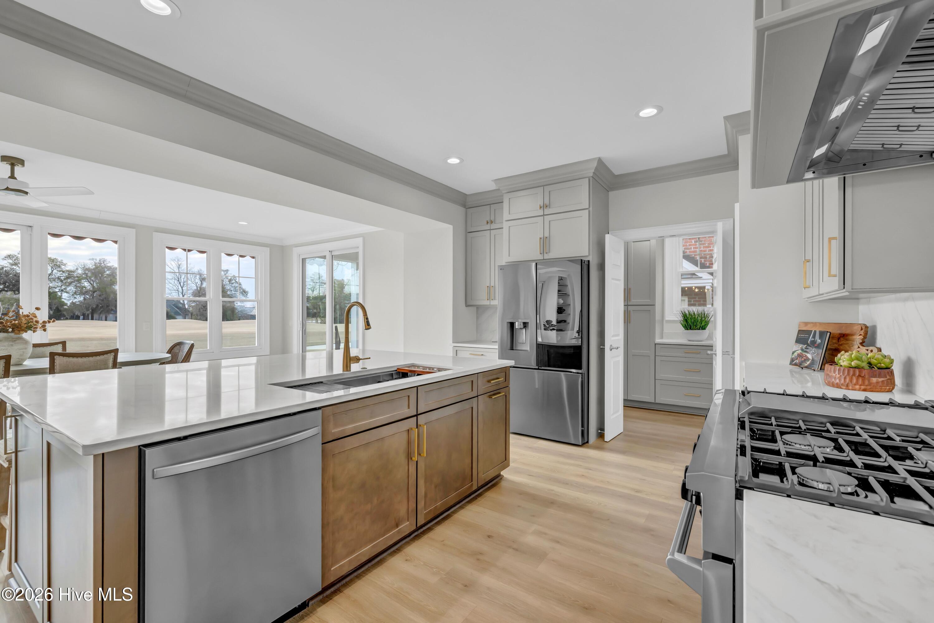 100552340 | Photo 12