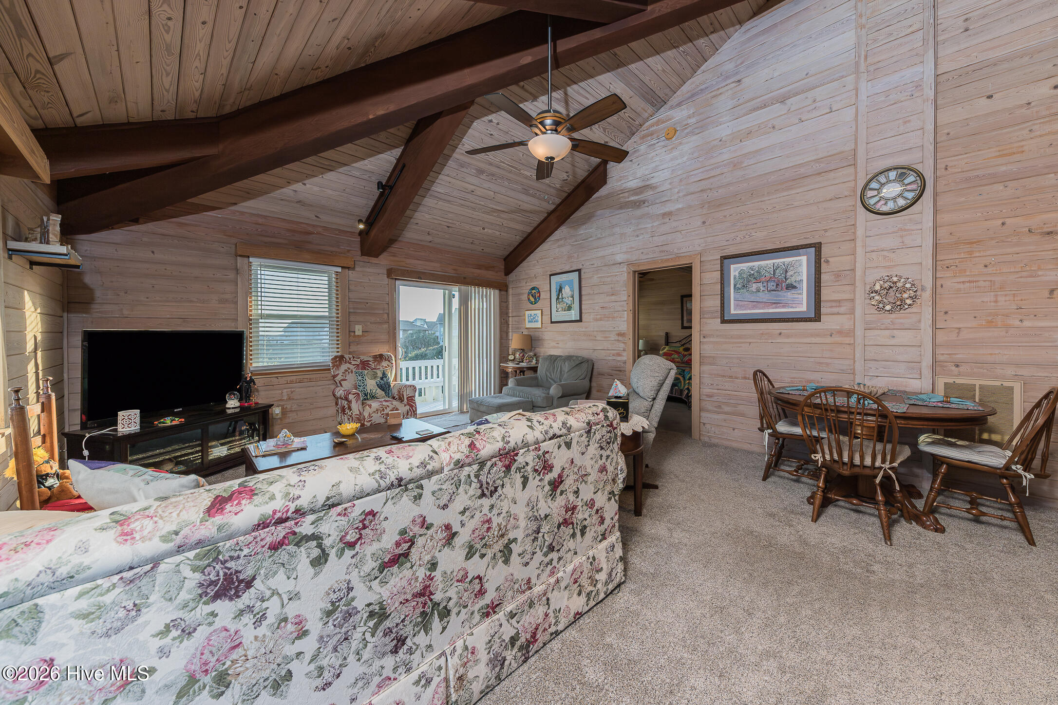 100560422 | Photo 45