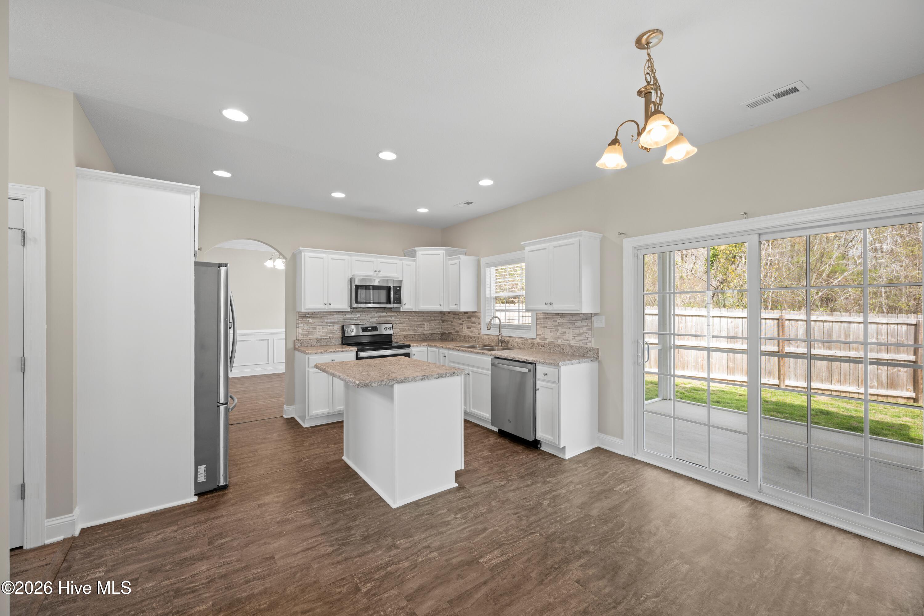 100561863 | Photo 10