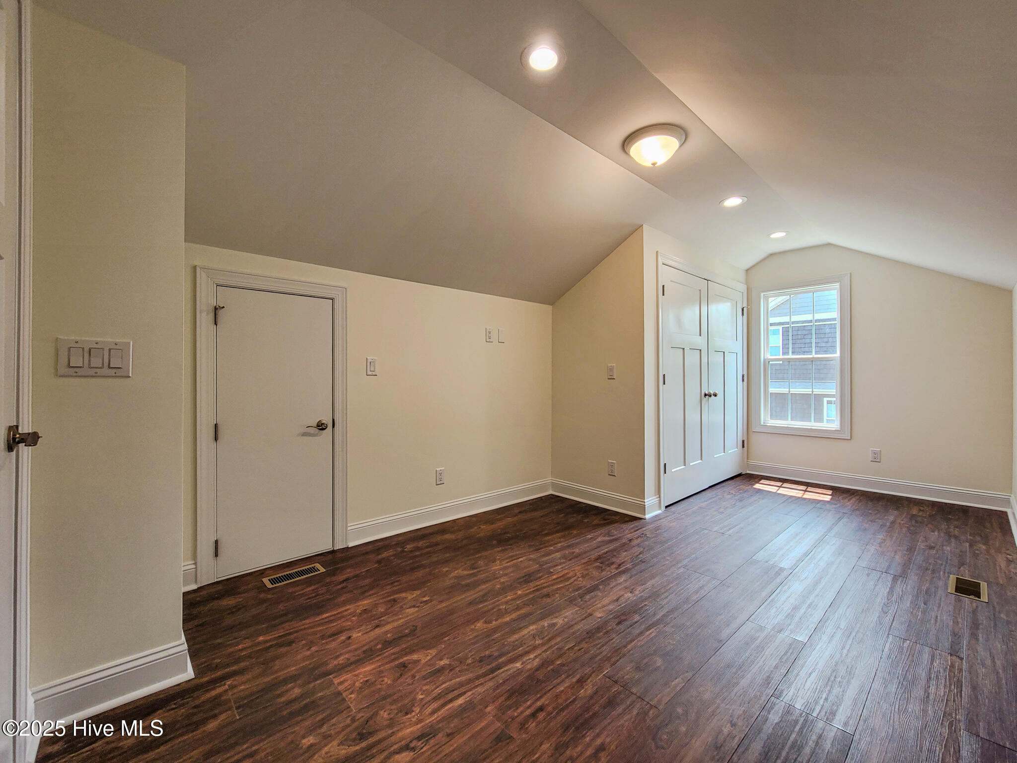 100511254 | Photo 23