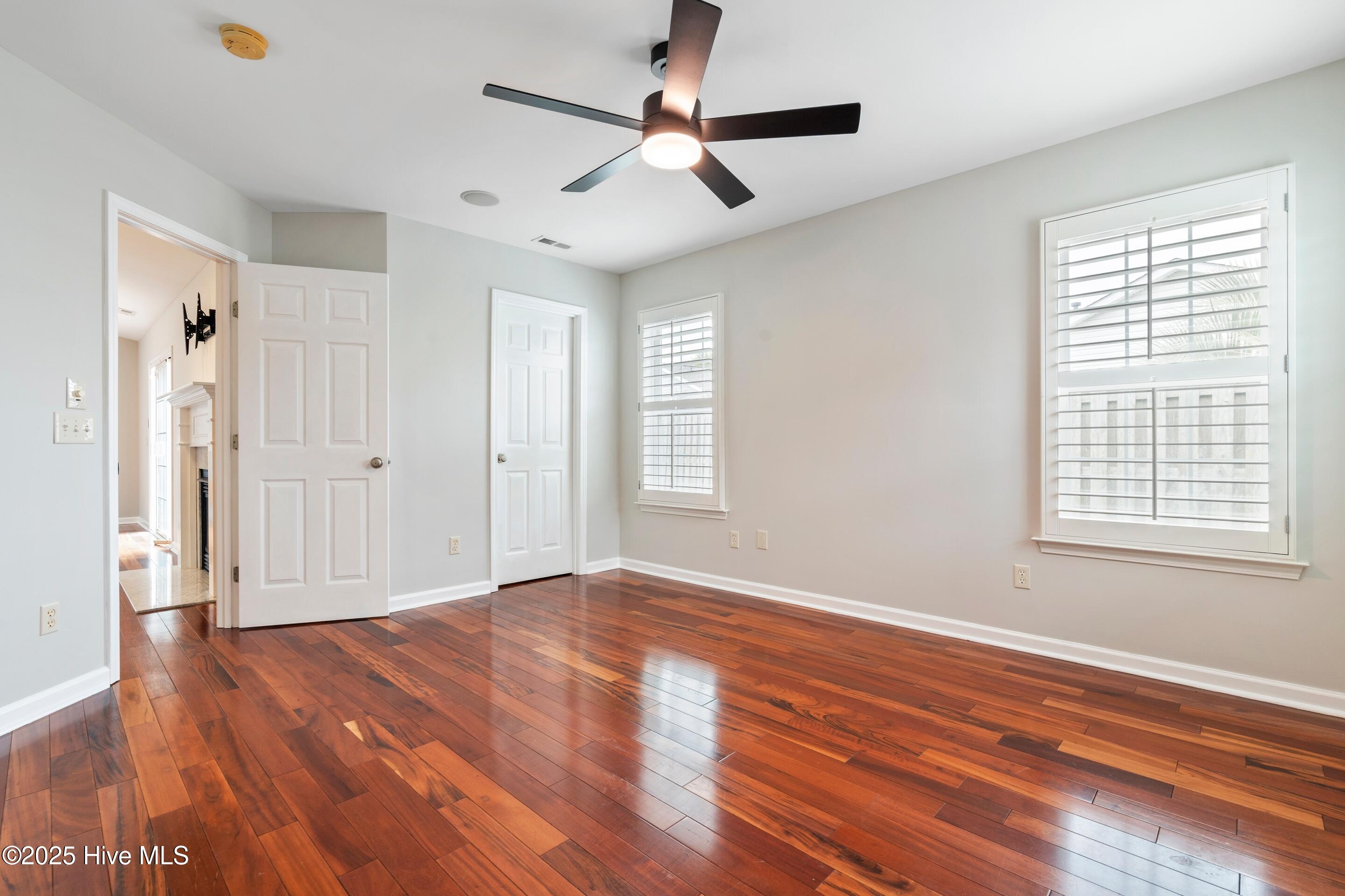 100538877 | Photo 52