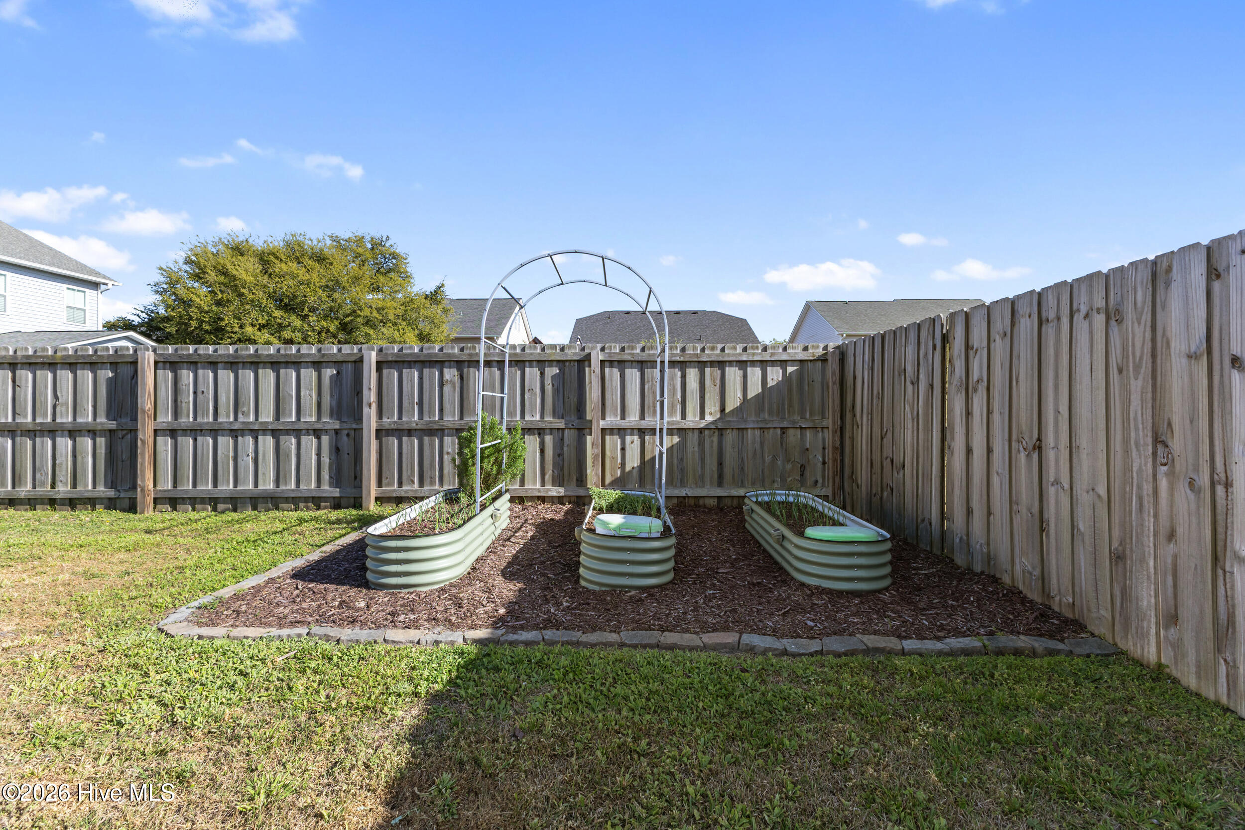 100565855 | Photo 70