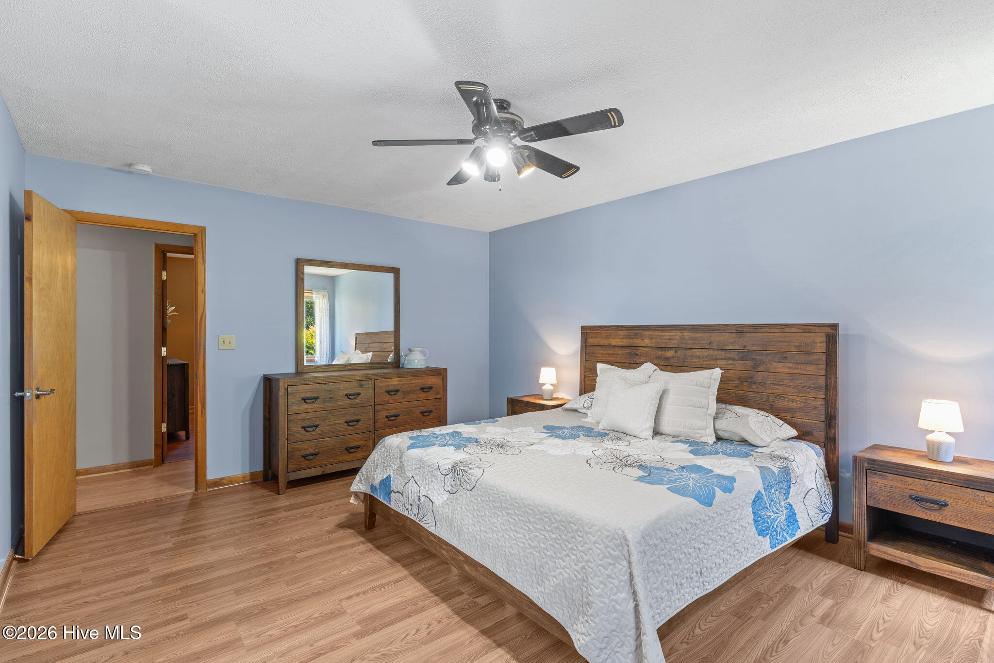 100568995 | Photo 28