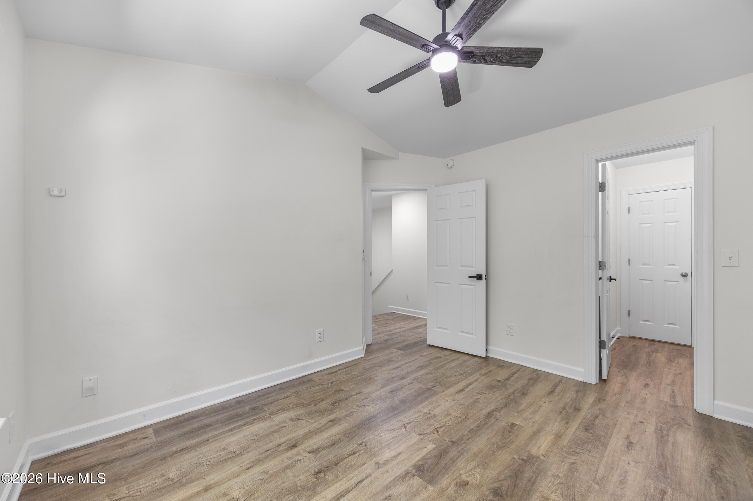 100567822 | Photo 42