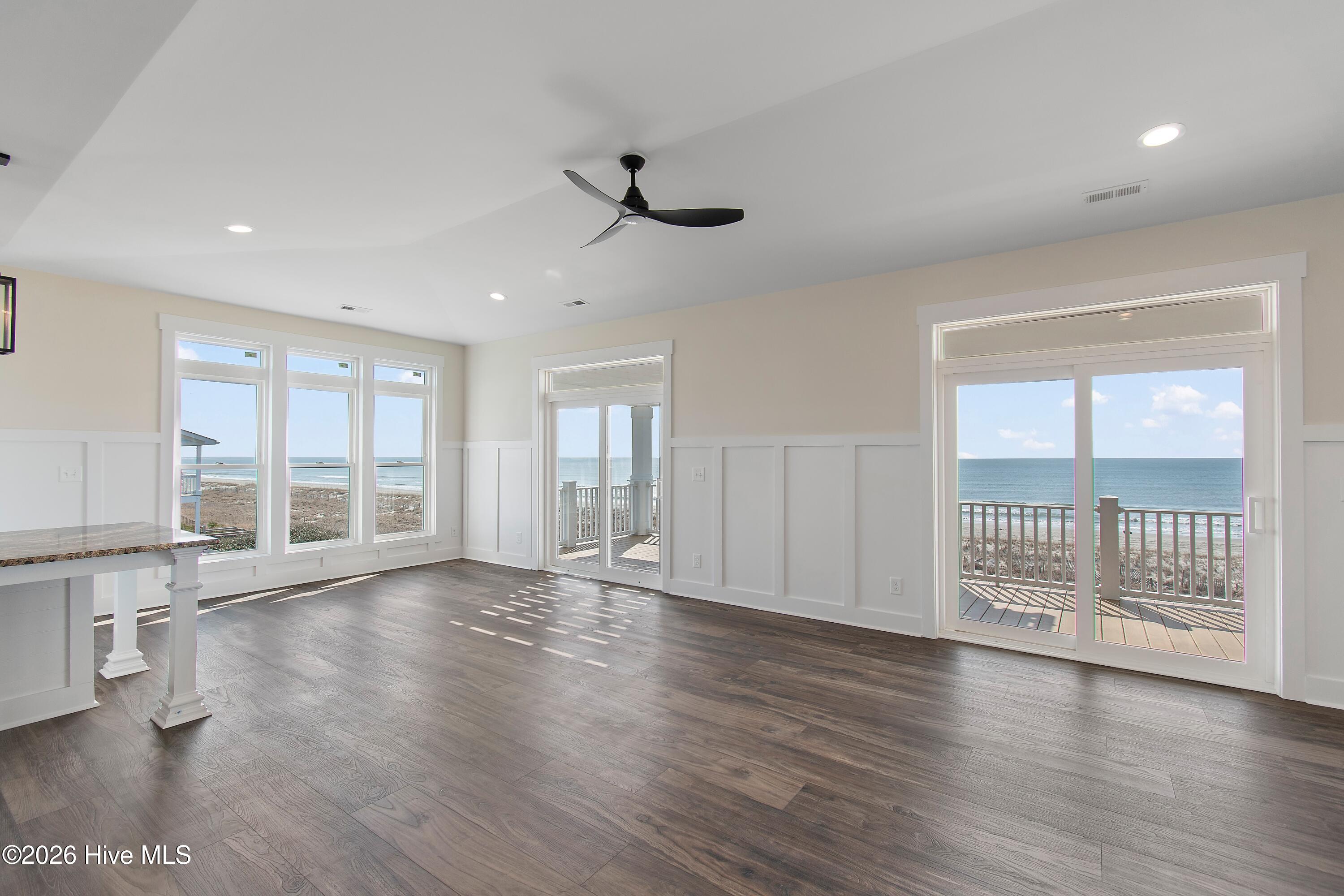 100525710 | Photo 23