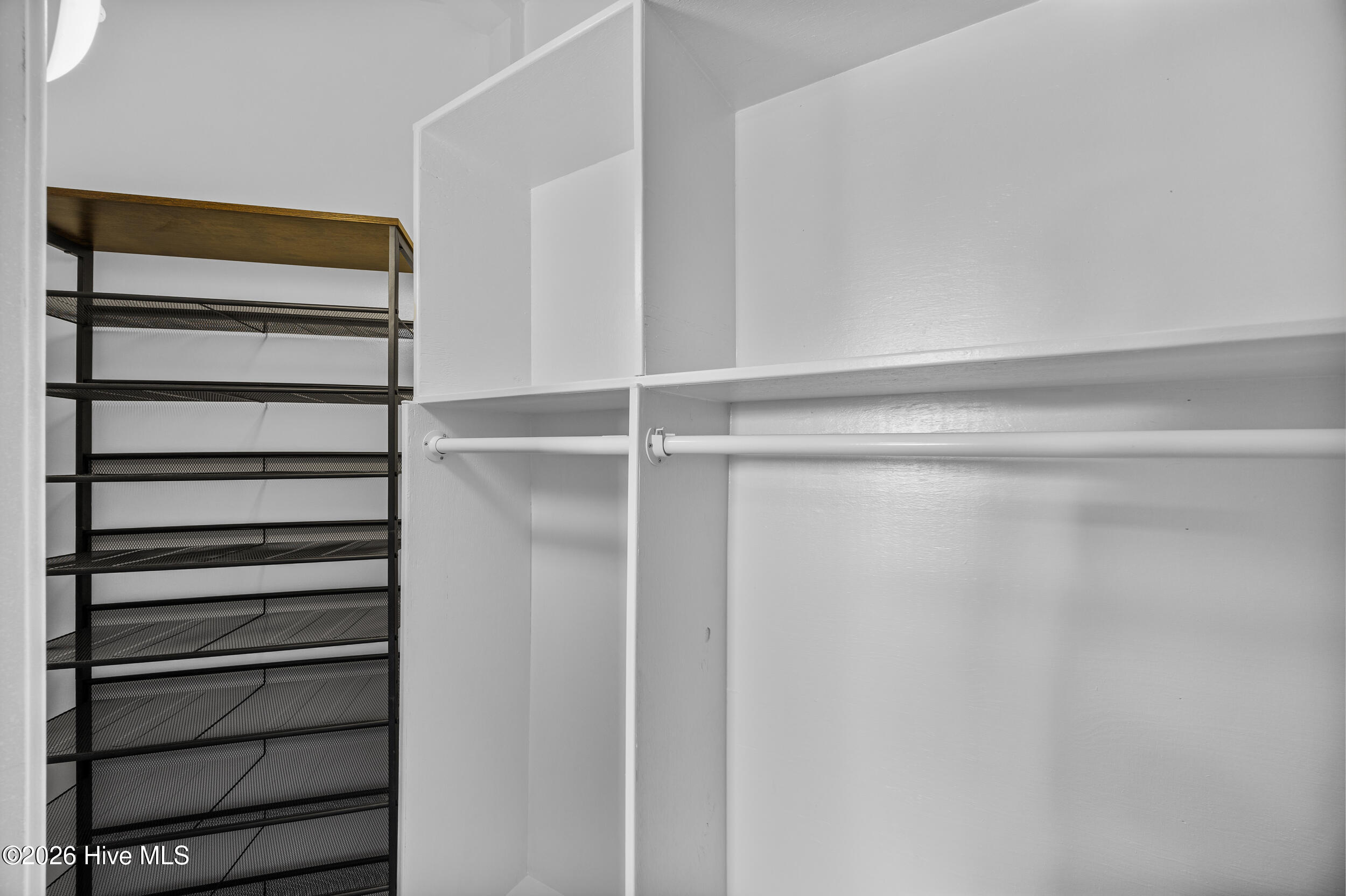 100562673 | Photo 29