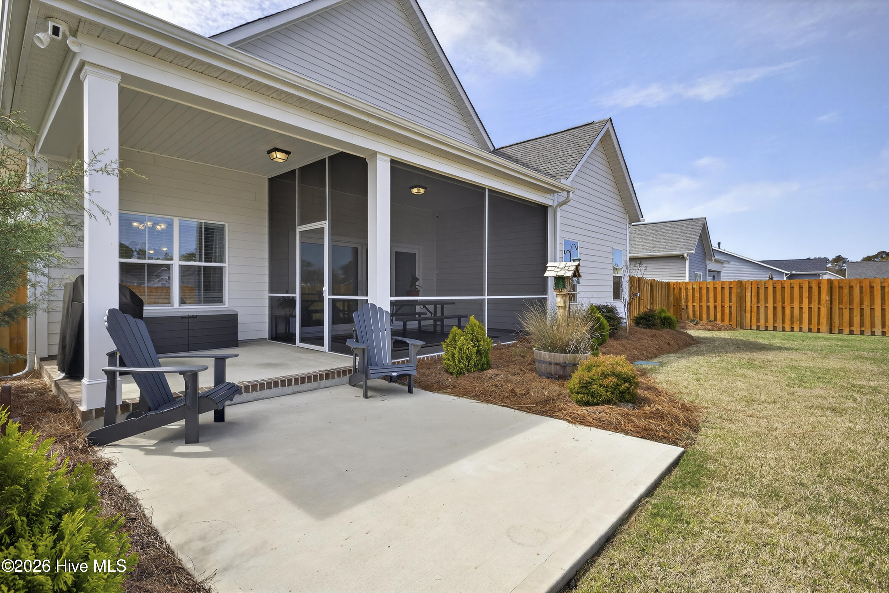 100564336 | Photo 46