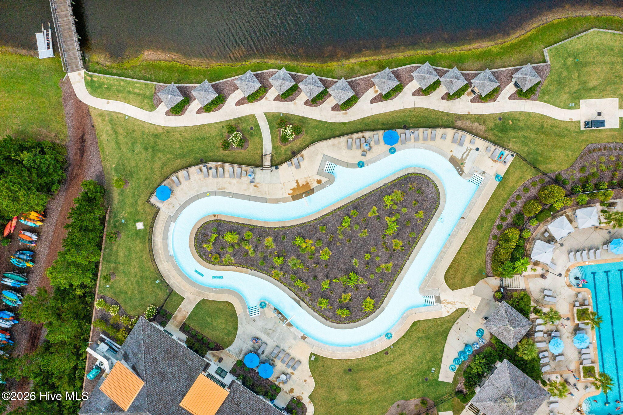 100568496 | Photo 71