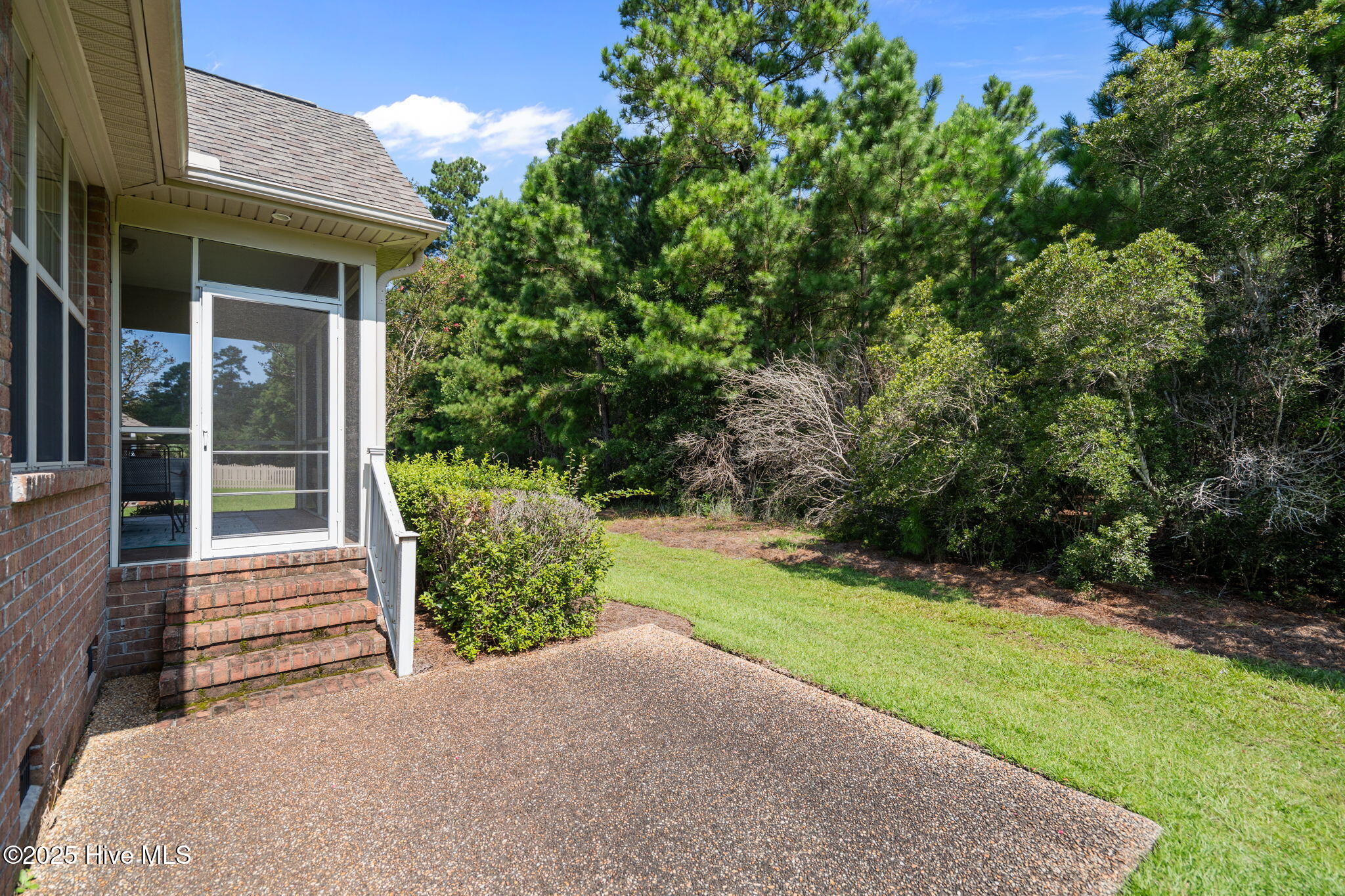 100525755 | Photo 43