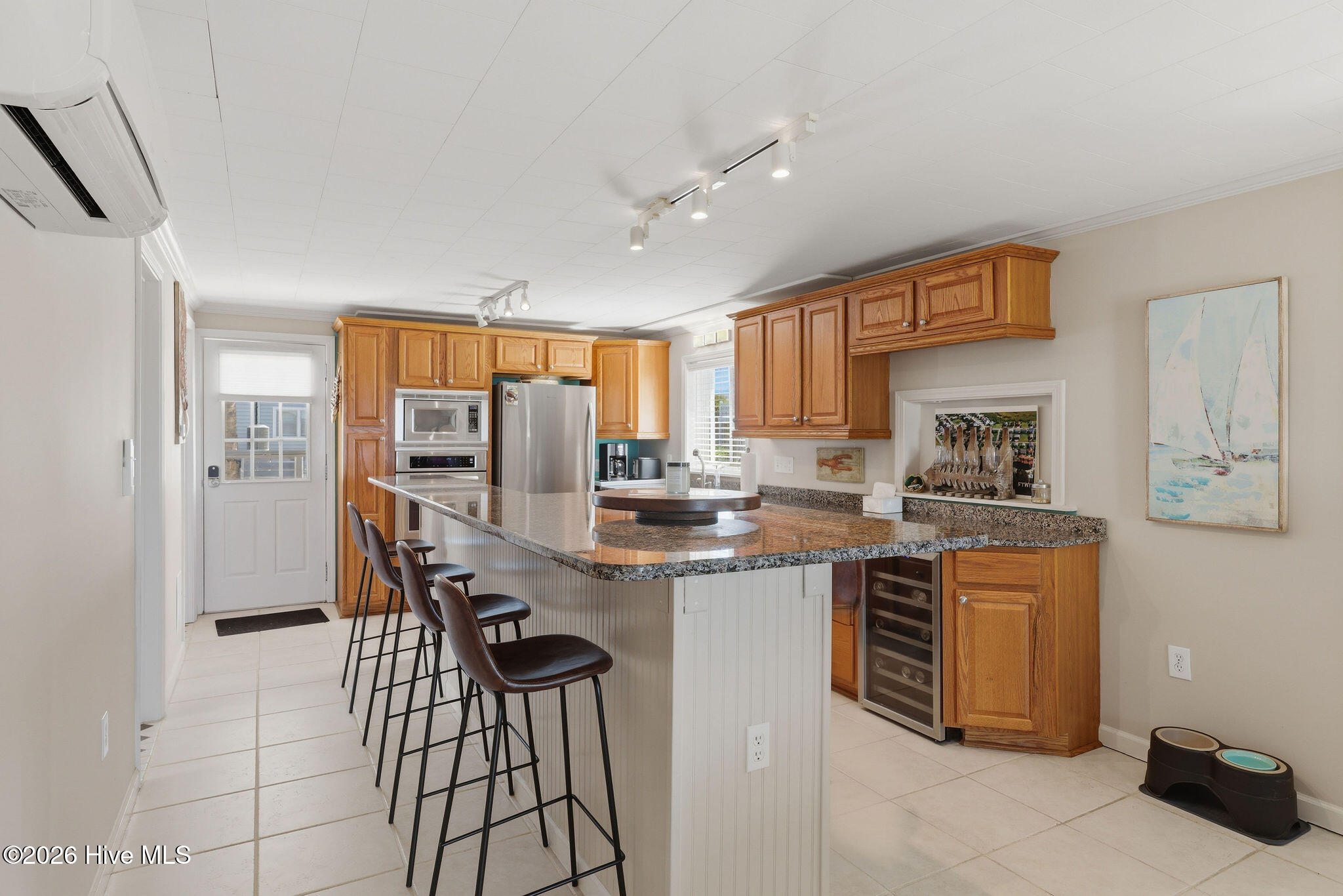 100566548 | Photo 14