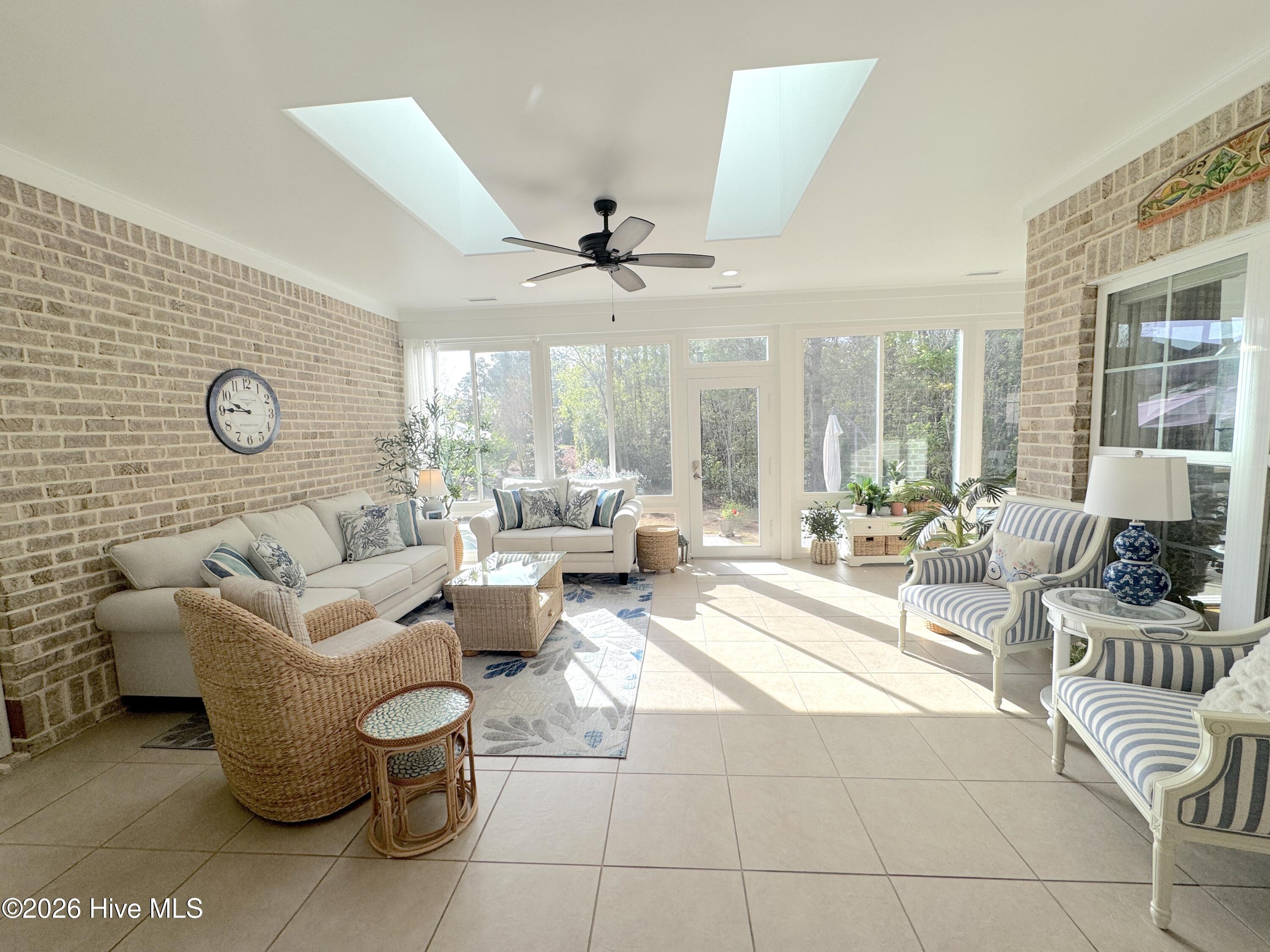 100564015 | Photo 17