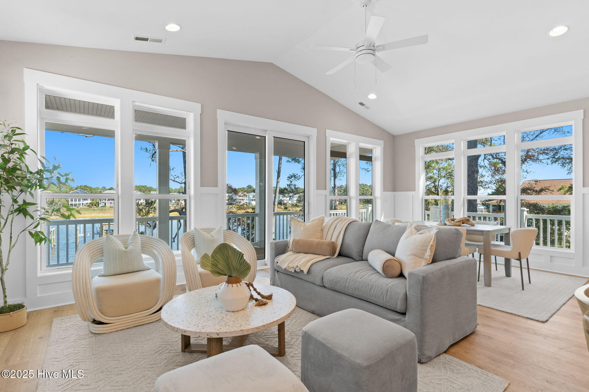 100485023 | Photo 21