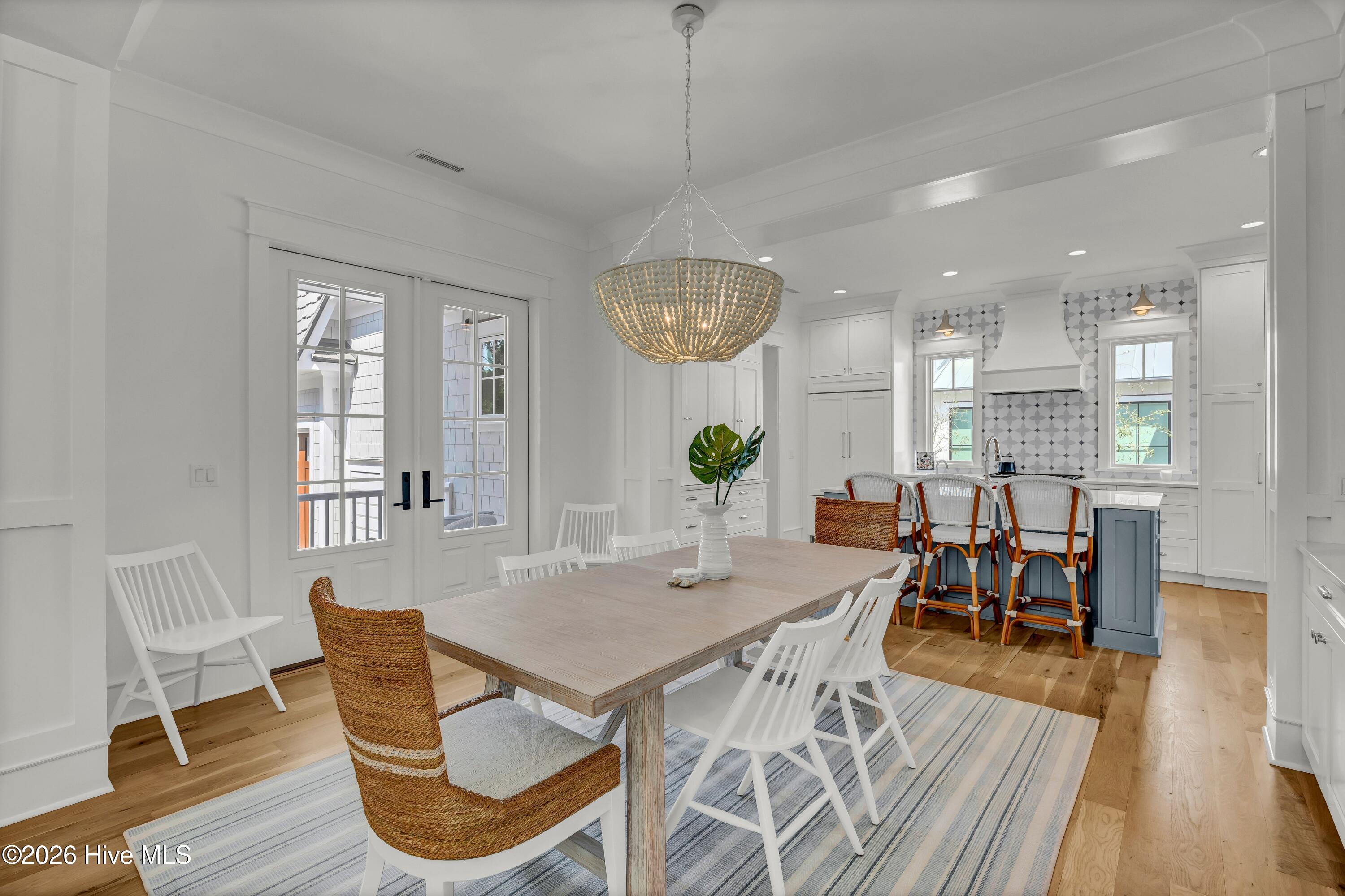 100567930 | Photo 12