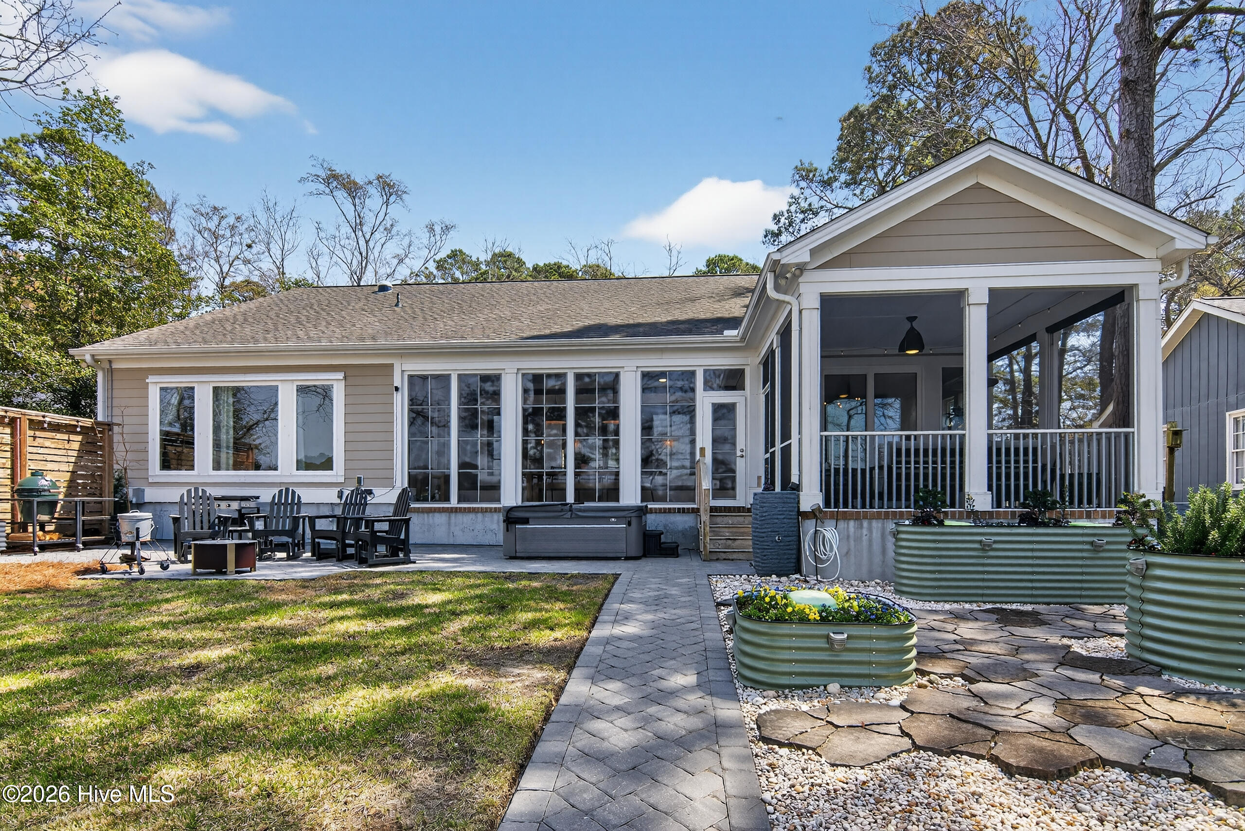 100565321 | Photo 58