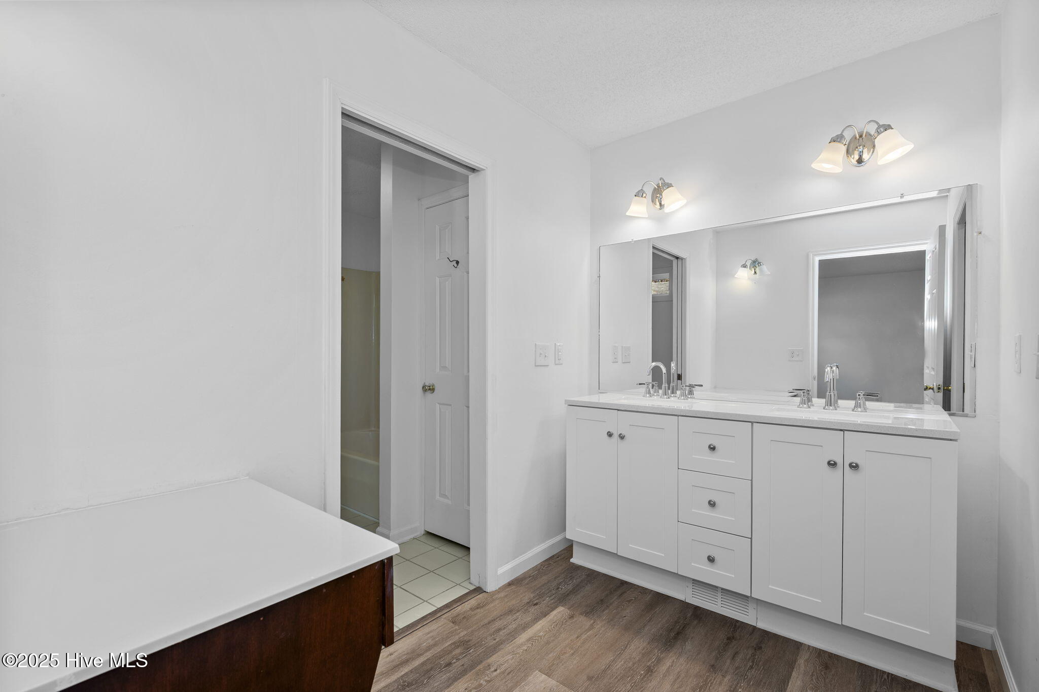 100545145 | Photo 41