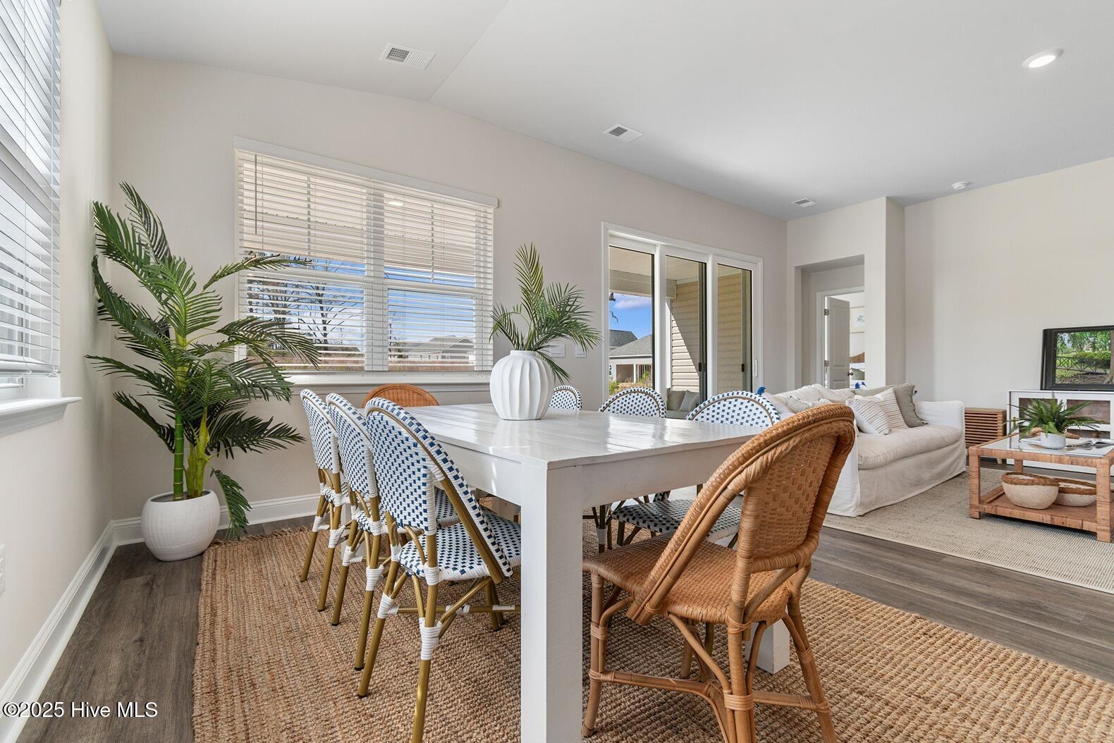 100565069 | Photo 13