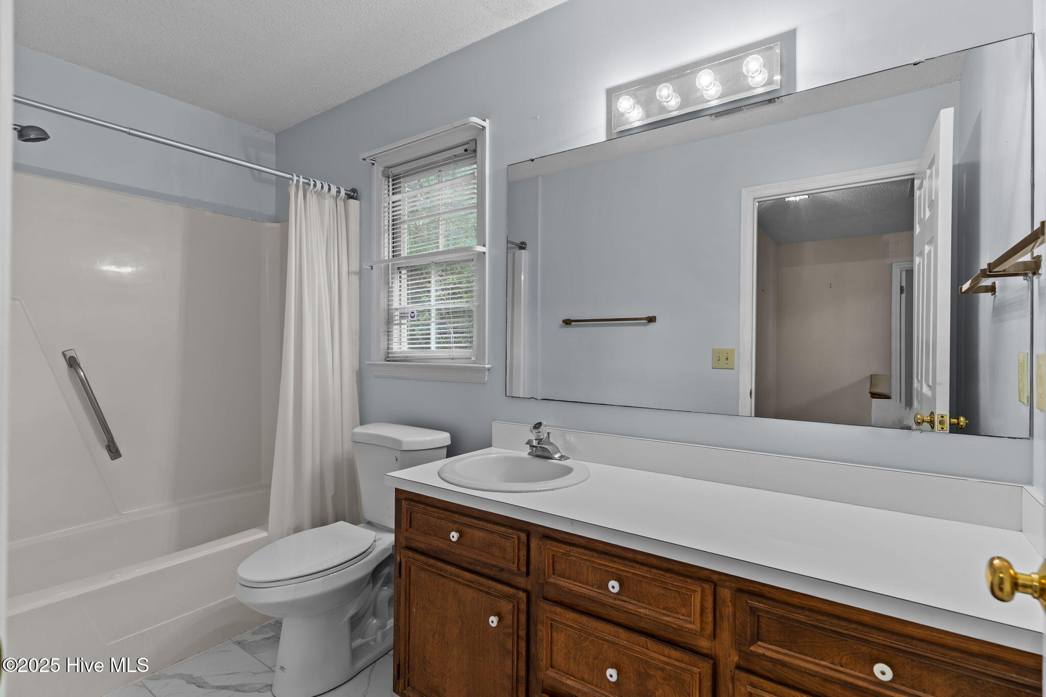 100540294 | Photo 30