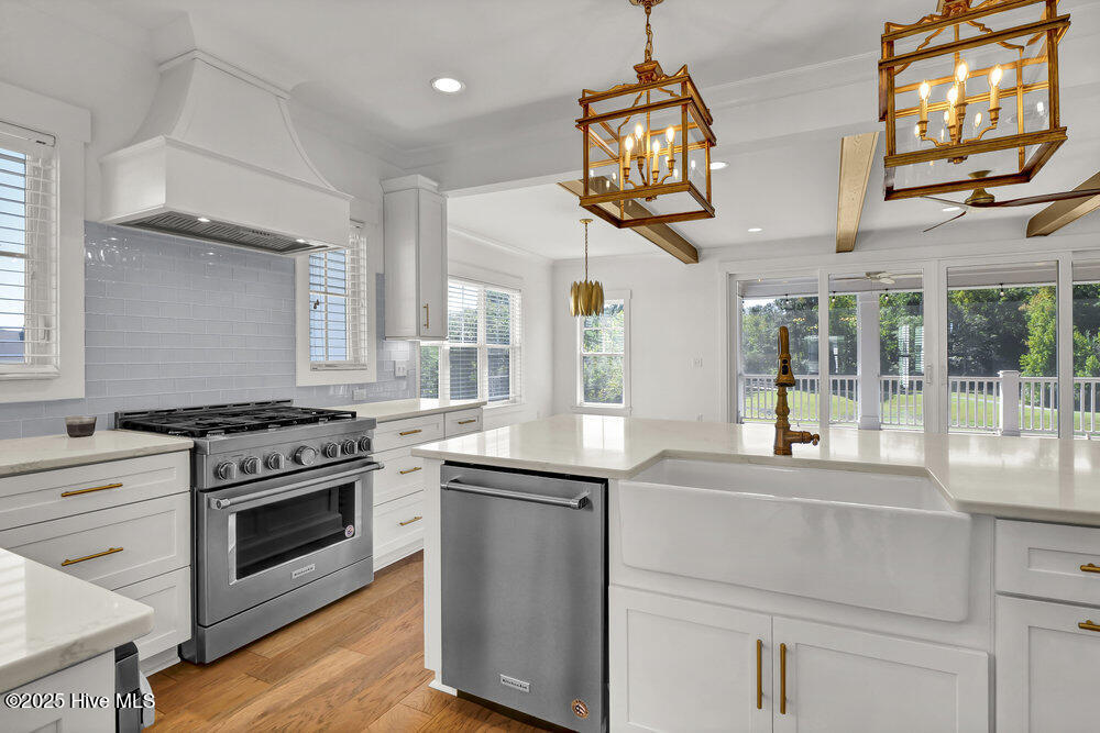 100518047 | Photo 15