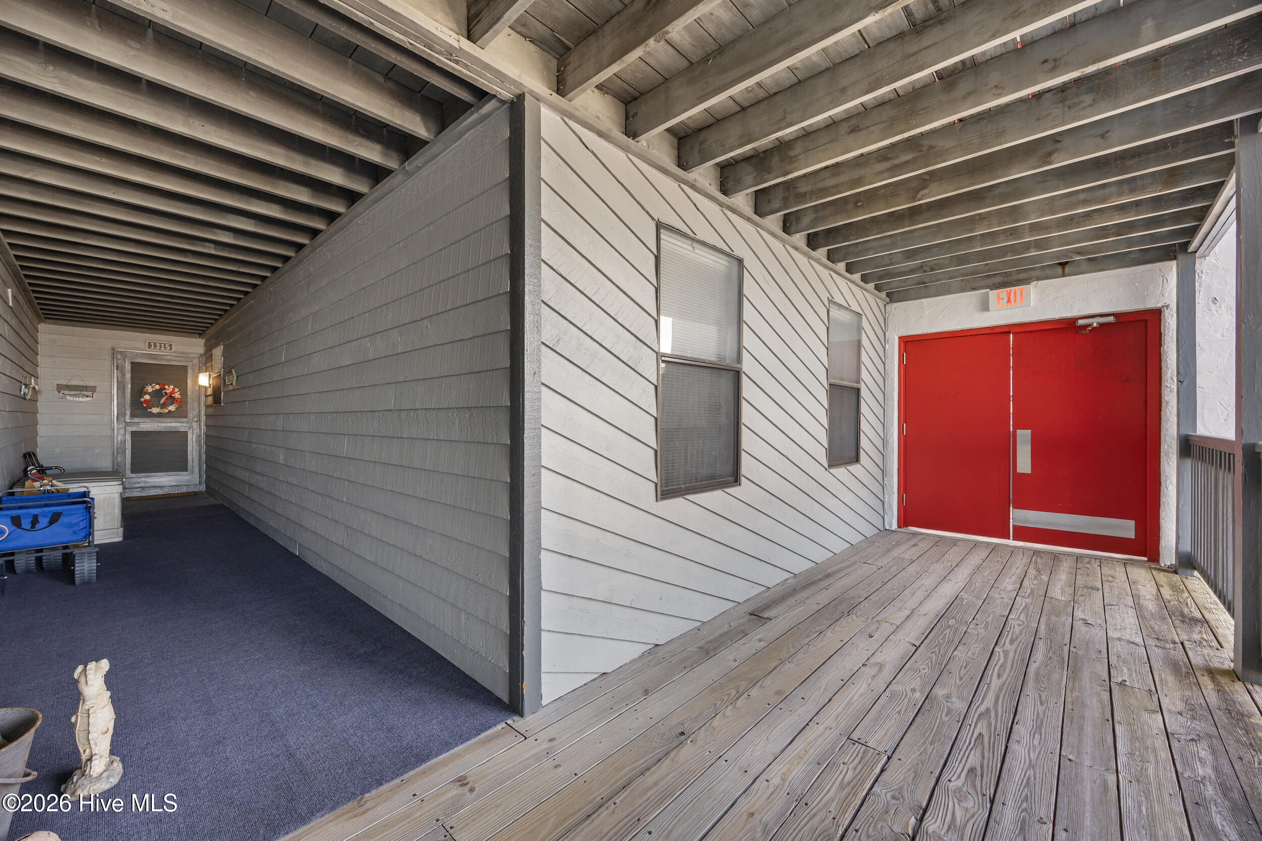 100554399 | Photo 36