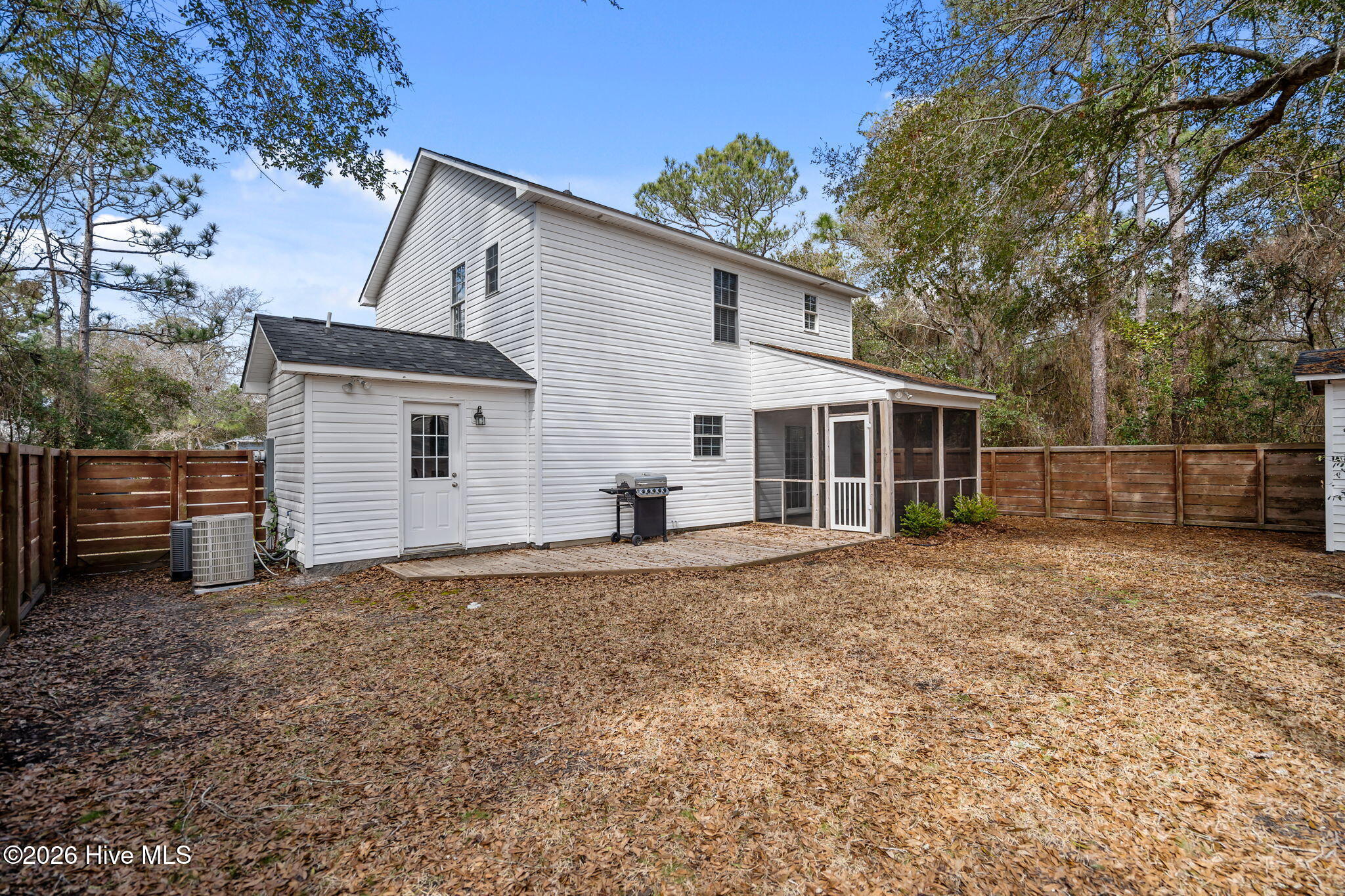 100558103 | Photo 44