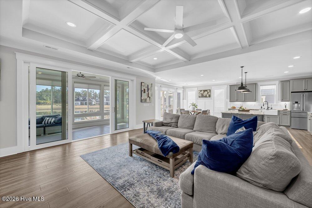 100564119 | Photo 10