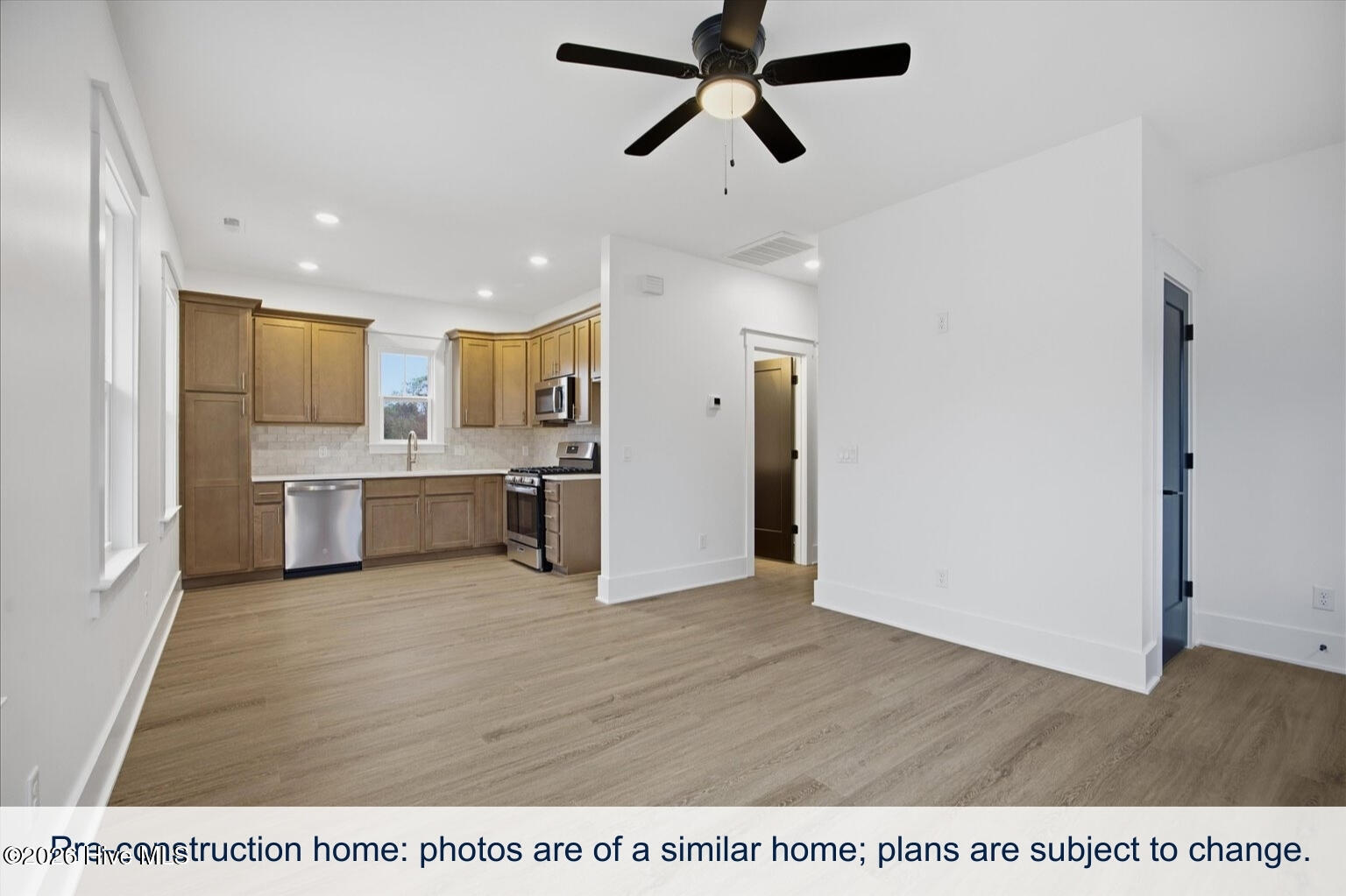 100567849 | Photo 44