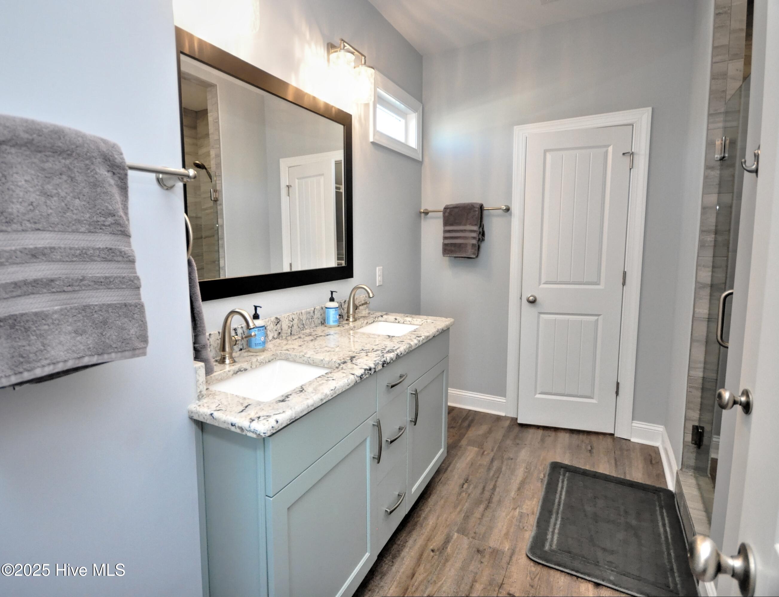 100546386 | Photo 26